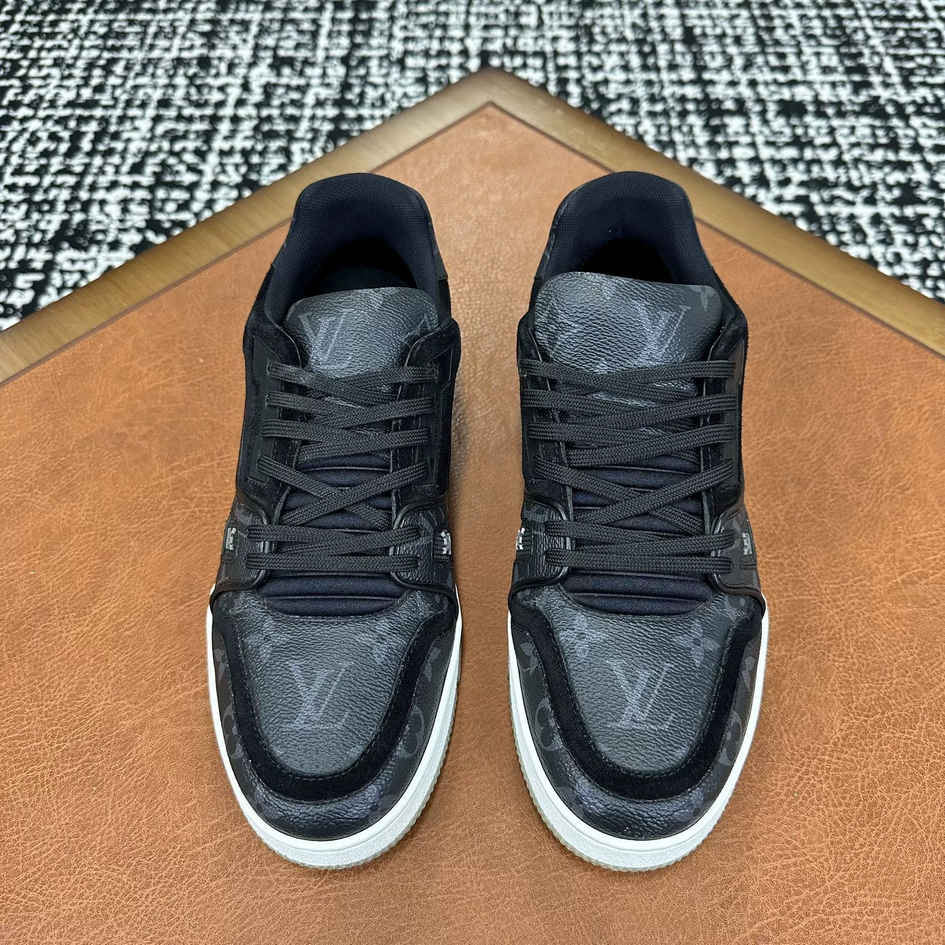 Louis Vuitton Louis Vuitton Training Black Lowtop Sneakers 7 Men Size US 7 / EU 40 - 2 Thumbnail