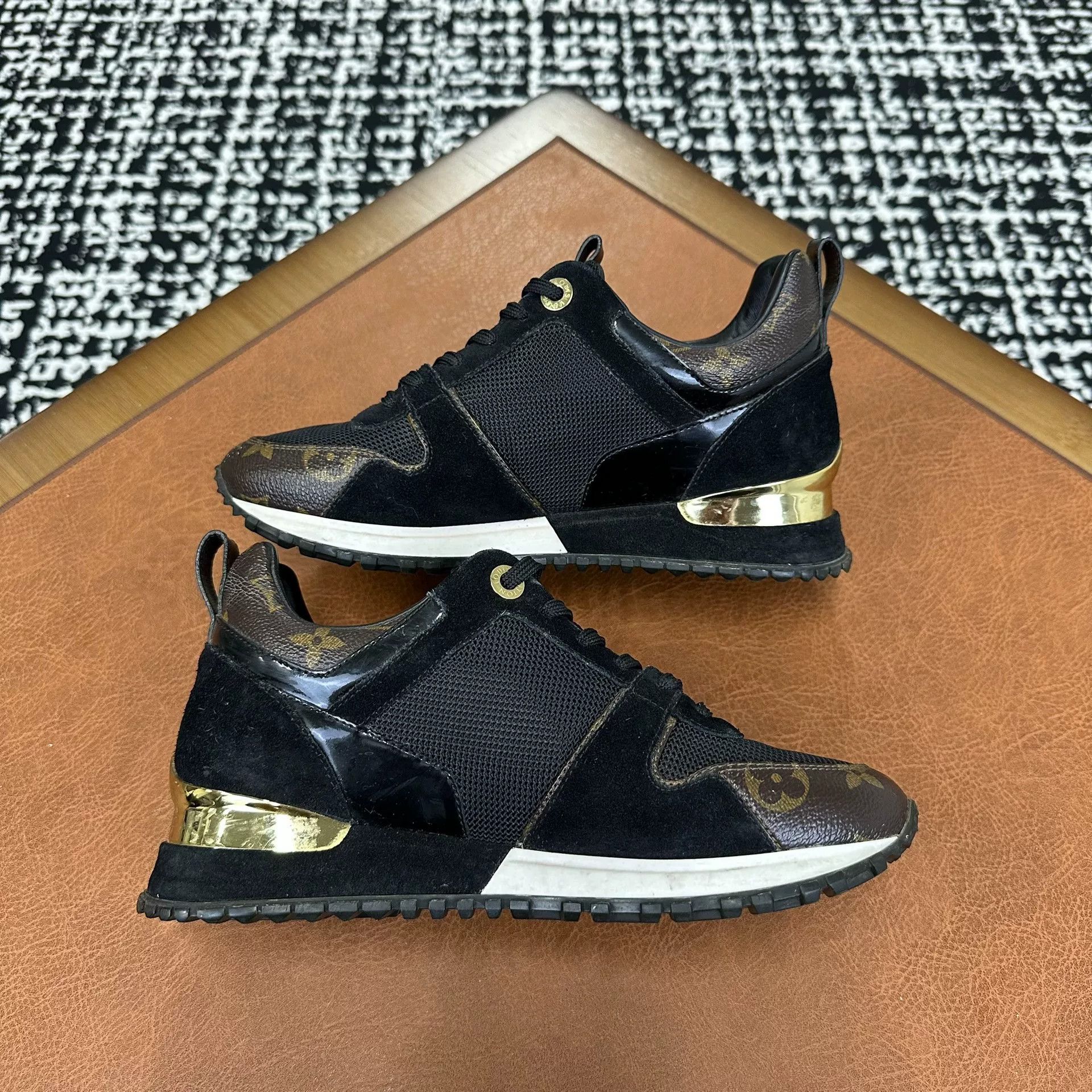 Louis Vuitton Louis Vuitton Black Lowtop Sneakers it_35 Women Size US 5 / IT 35 - 6 Thumbnail