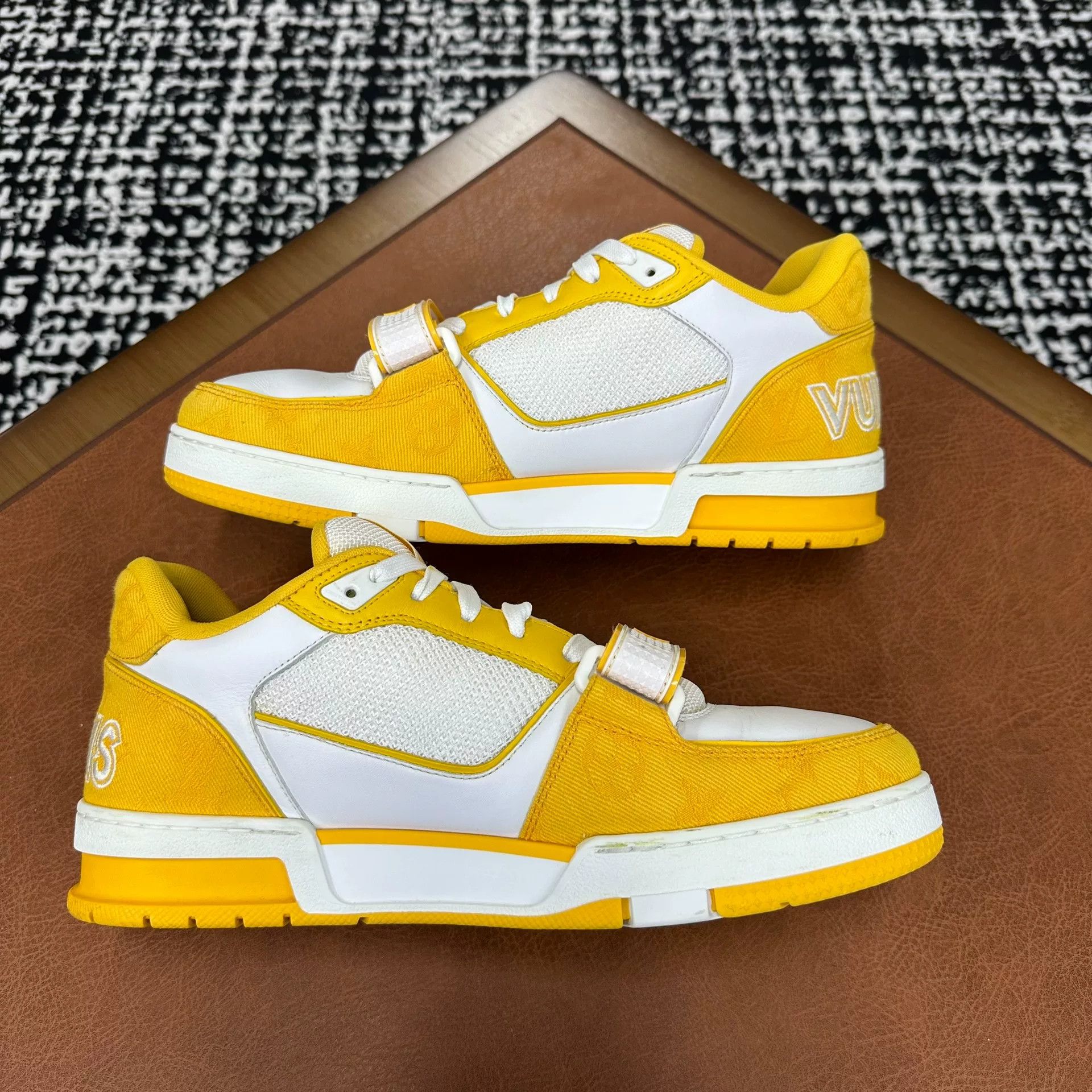 Louis Vuitton Louis Vuitton Training Yellow Lowtop Sneakers 8 Men Size US 8 / EU 41 - 7 Thumbnail