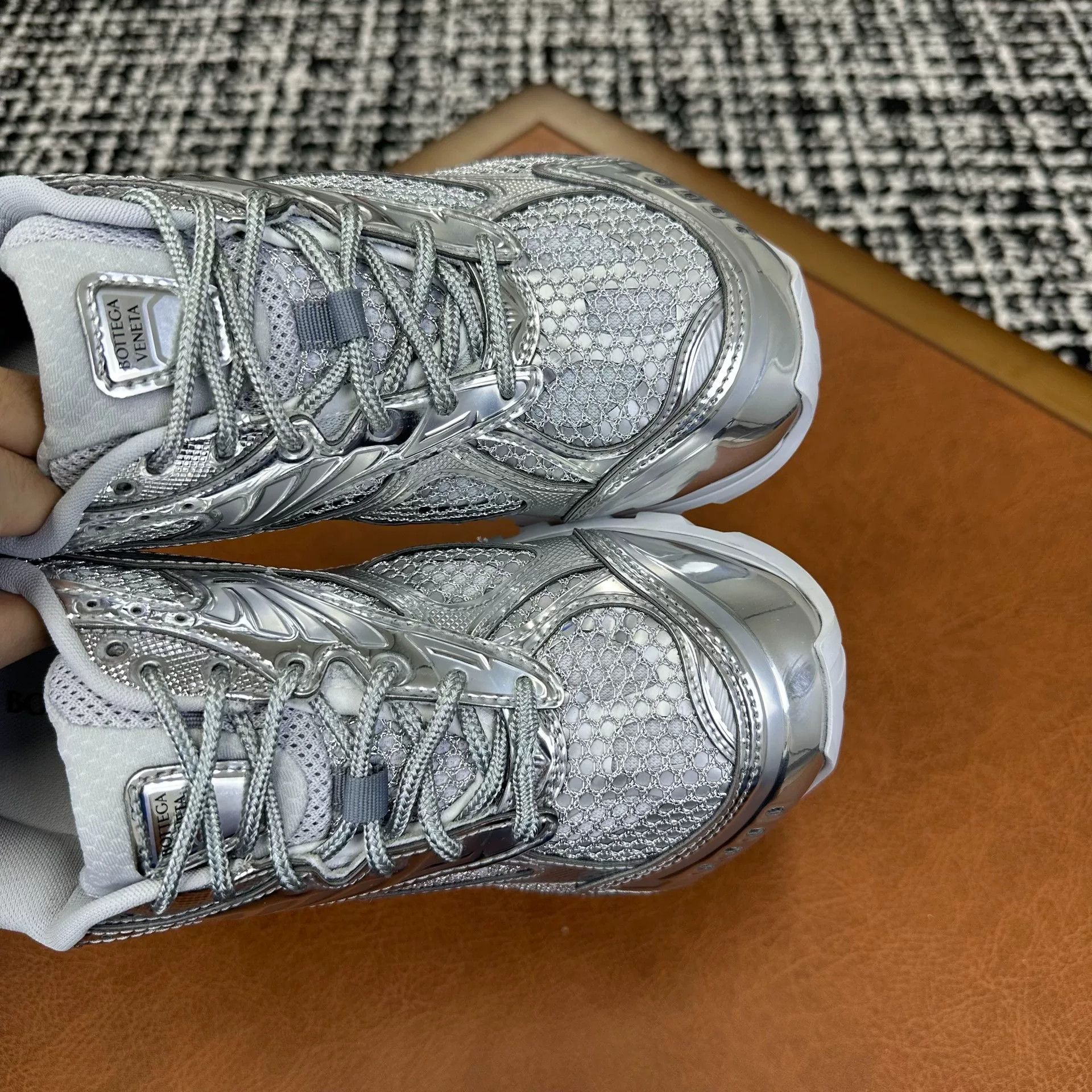 Bottega Veneta Bottega Veneta Silver Lowtop Sneakers it_38 Women Size US 8 / IT 38 - 5 Thumbnail