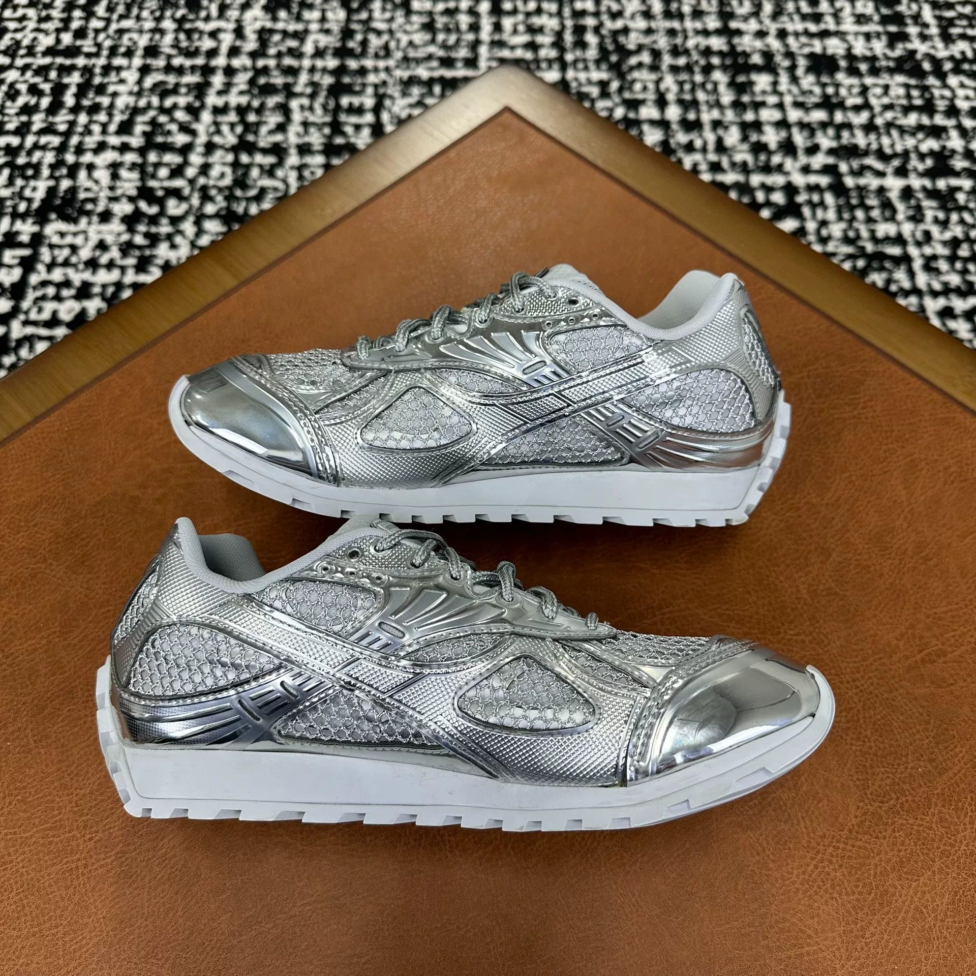 Bottega Veneta Bottega Veneta Silver Lowtop Sneakers it_38 Women Size US 8 / IT 38 - 8 Thumbnail