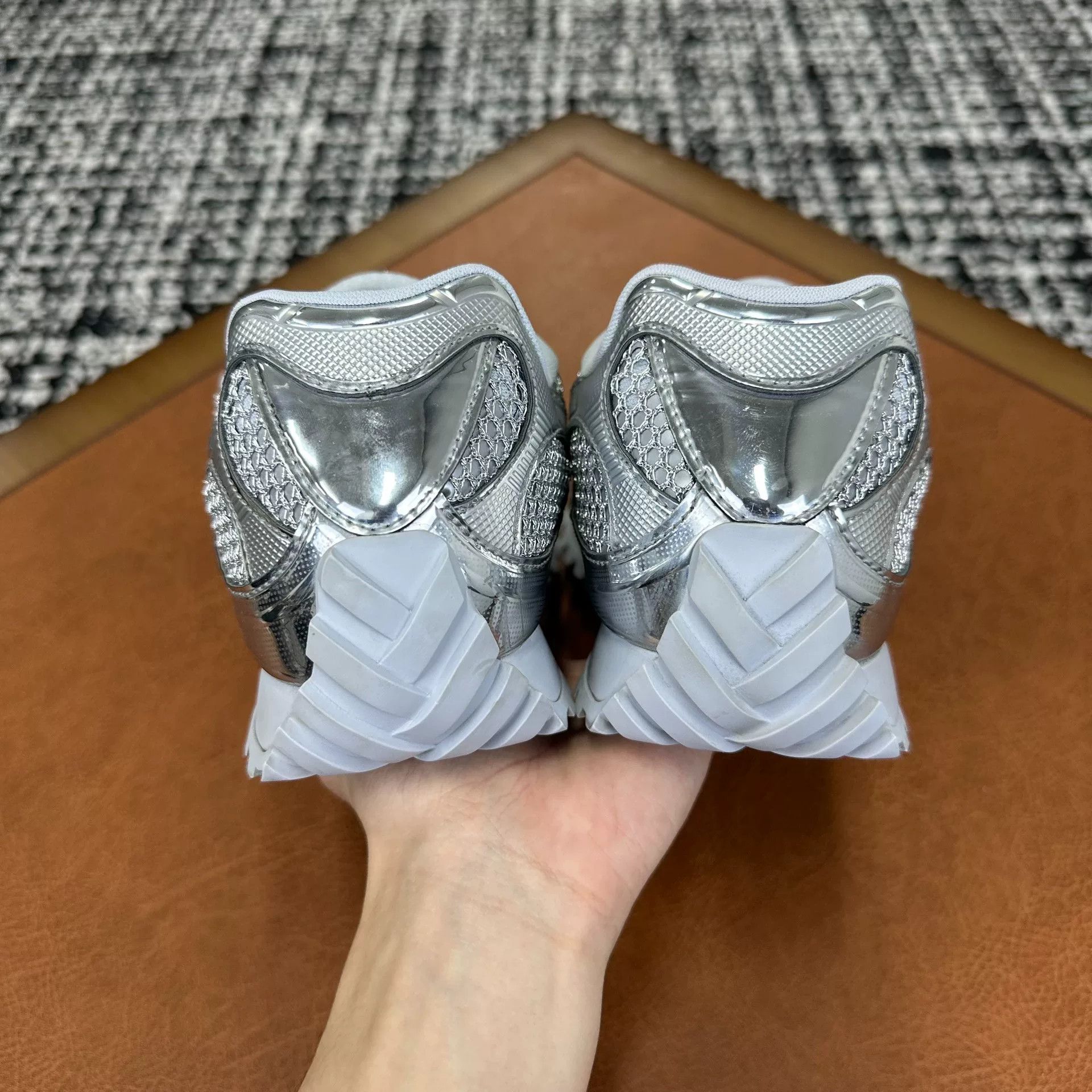 Bottega Veneta Bottega Veneta Silver Lowtop Sneakers it_38 Women Size US 8 / IT 38 - 4 Thumbnail