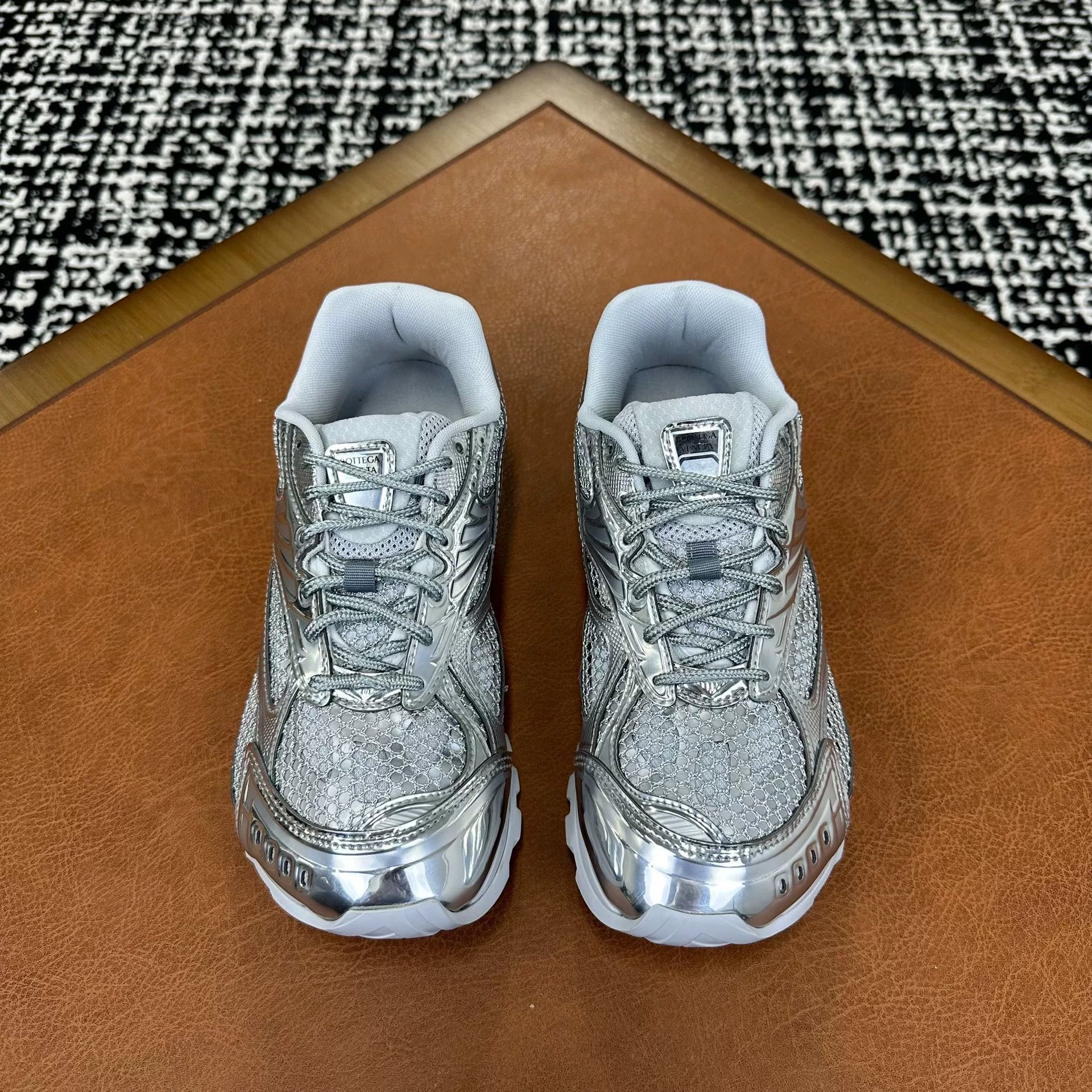 Bottega Veneta Bottega Veneta Silver Lowtop Sneakers it_38 Women Size US 8 / IT 38 - 2 Thumbnail