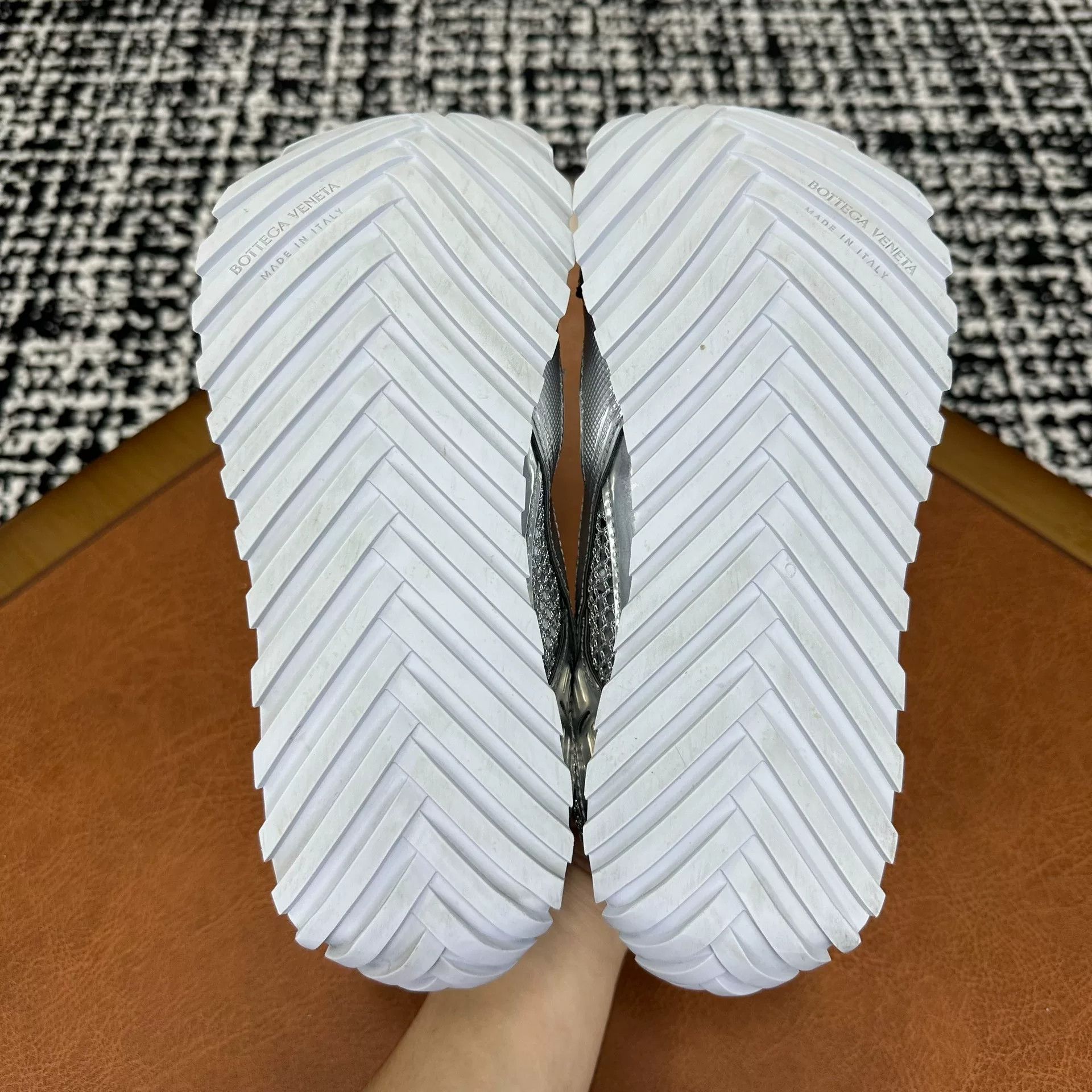 Bottega Veneta Bottega Veneta Silver Lowtop Sneakers it_38 Women Size US 8 / IT 38 - 9 Thumbnail