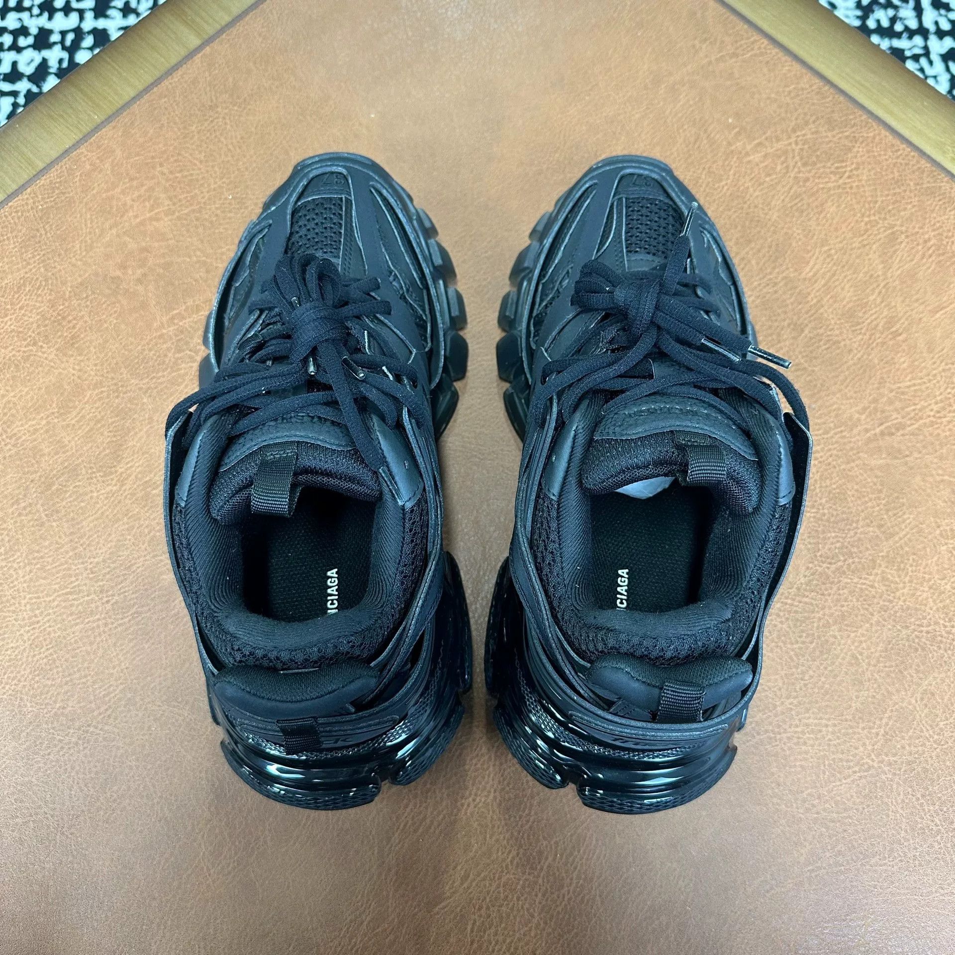Balenciaga Balenciaga Black Lowtop Sneakers it_37 Women Size US 7 / IT 37 - 3 Thumbnail