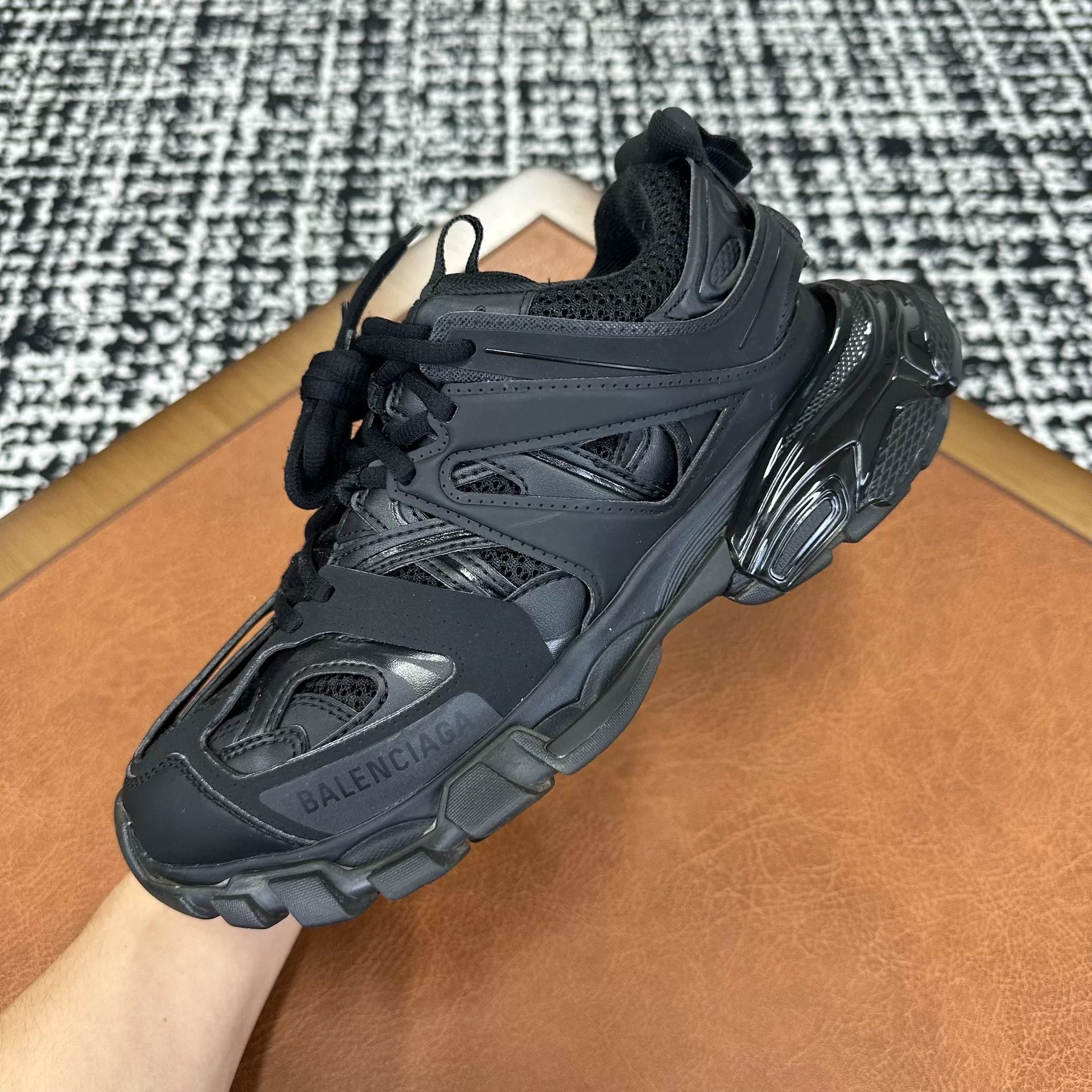 Balenciaga Balenciaga Black Lowtop Sneakers it_37 Women Size US 7 / IT 37 - 8 Thumbnail
