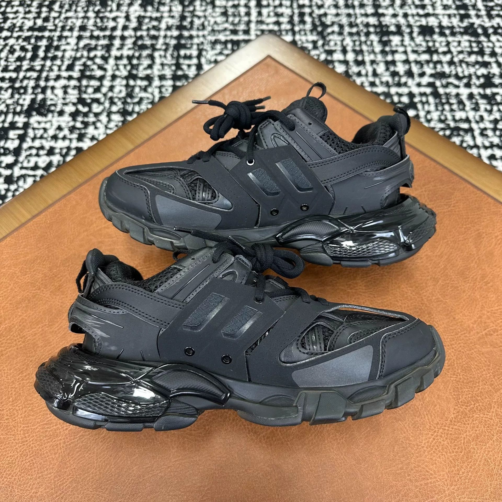 Balenciaga Balenciaga Black Lowtop Sneakers it_37 Women Size US 7 / IT 37 - 6 Thumbnail