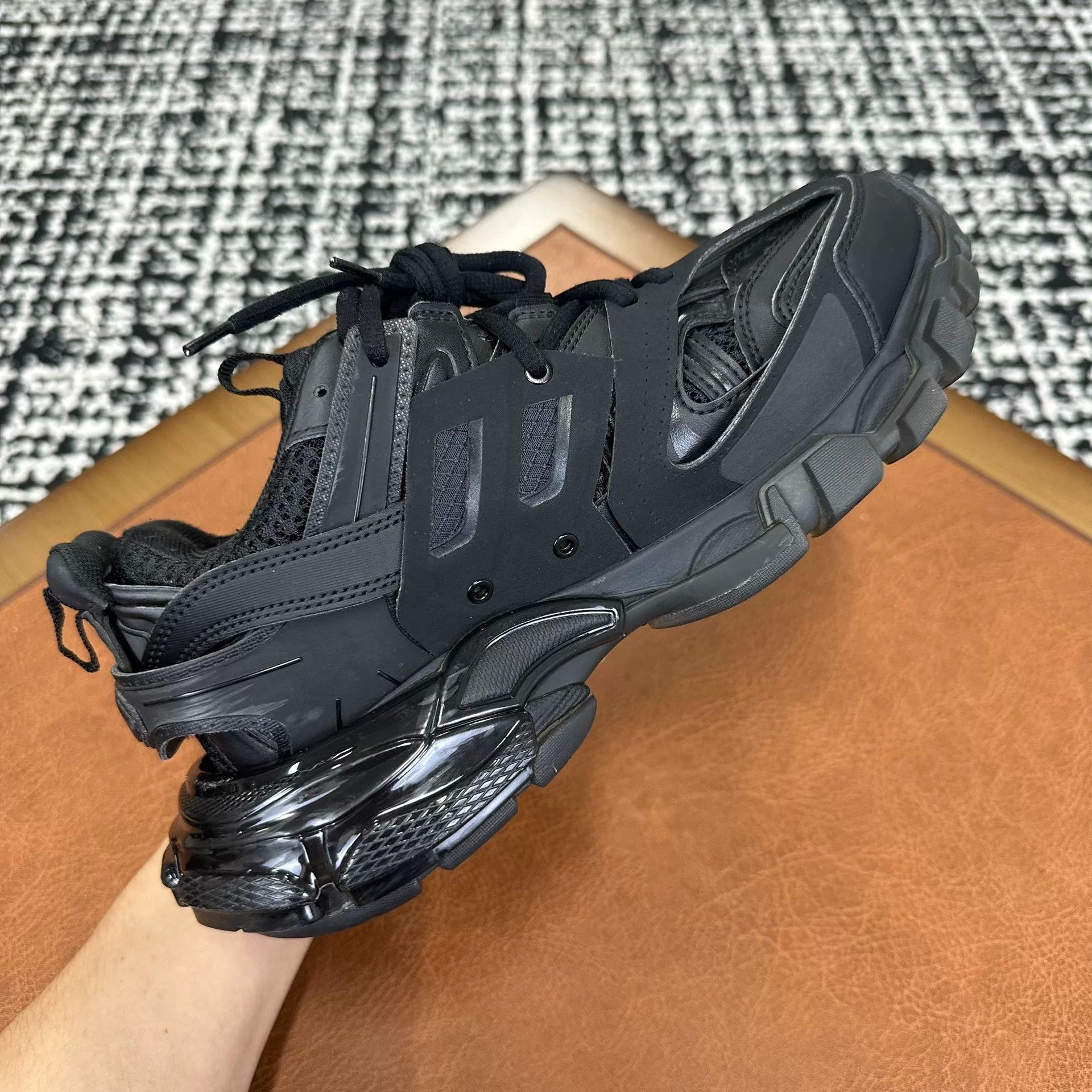 Balenciaga Balenciaga Black Lowtop Sneakers it_37 Women Size US 7 / IT 37 - 9 Thumbnail