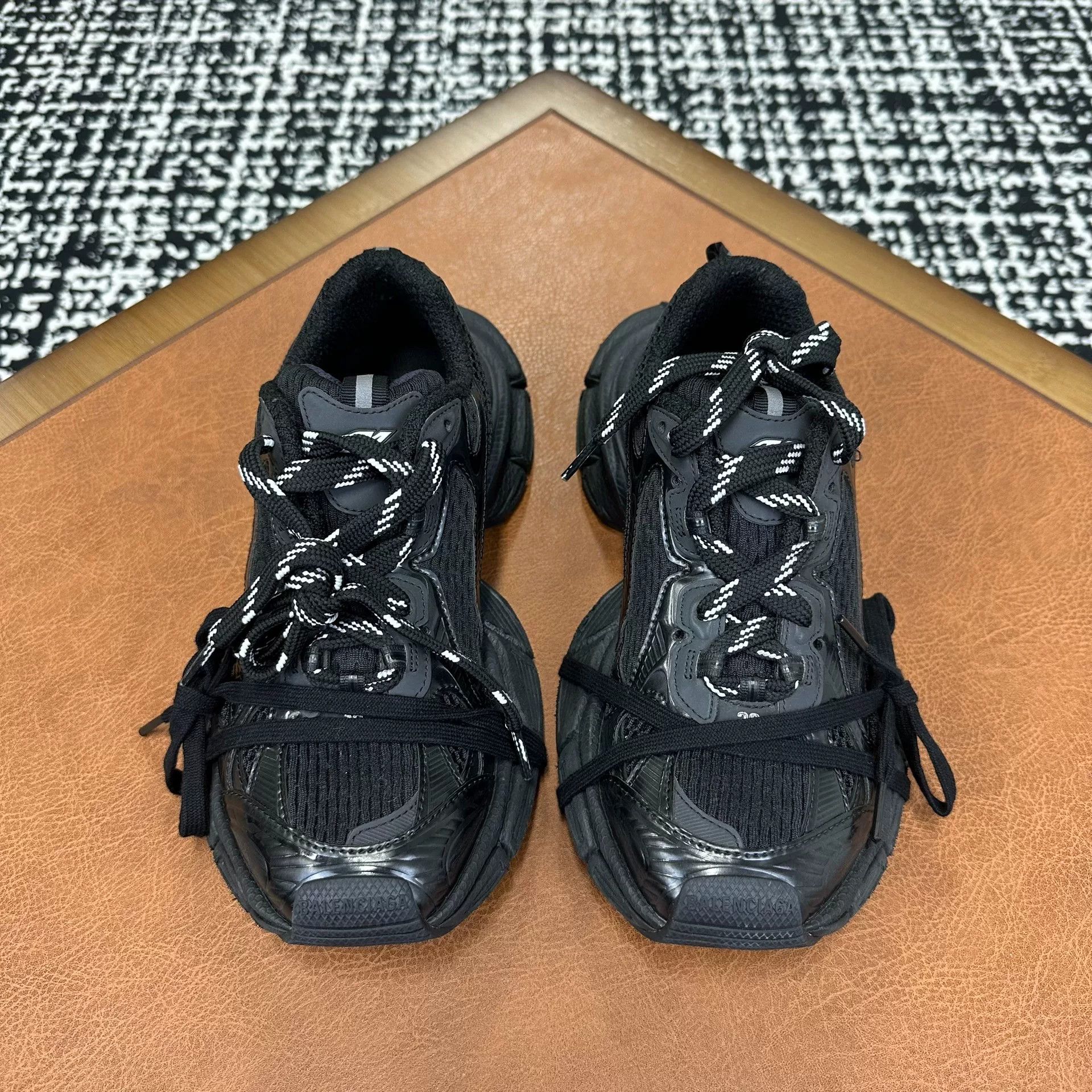 Balenciaga Balenciaga Mesh Black Lowtop Sneakers it_38 Women Size US 8 / IT 38 - 2 Thumbnail