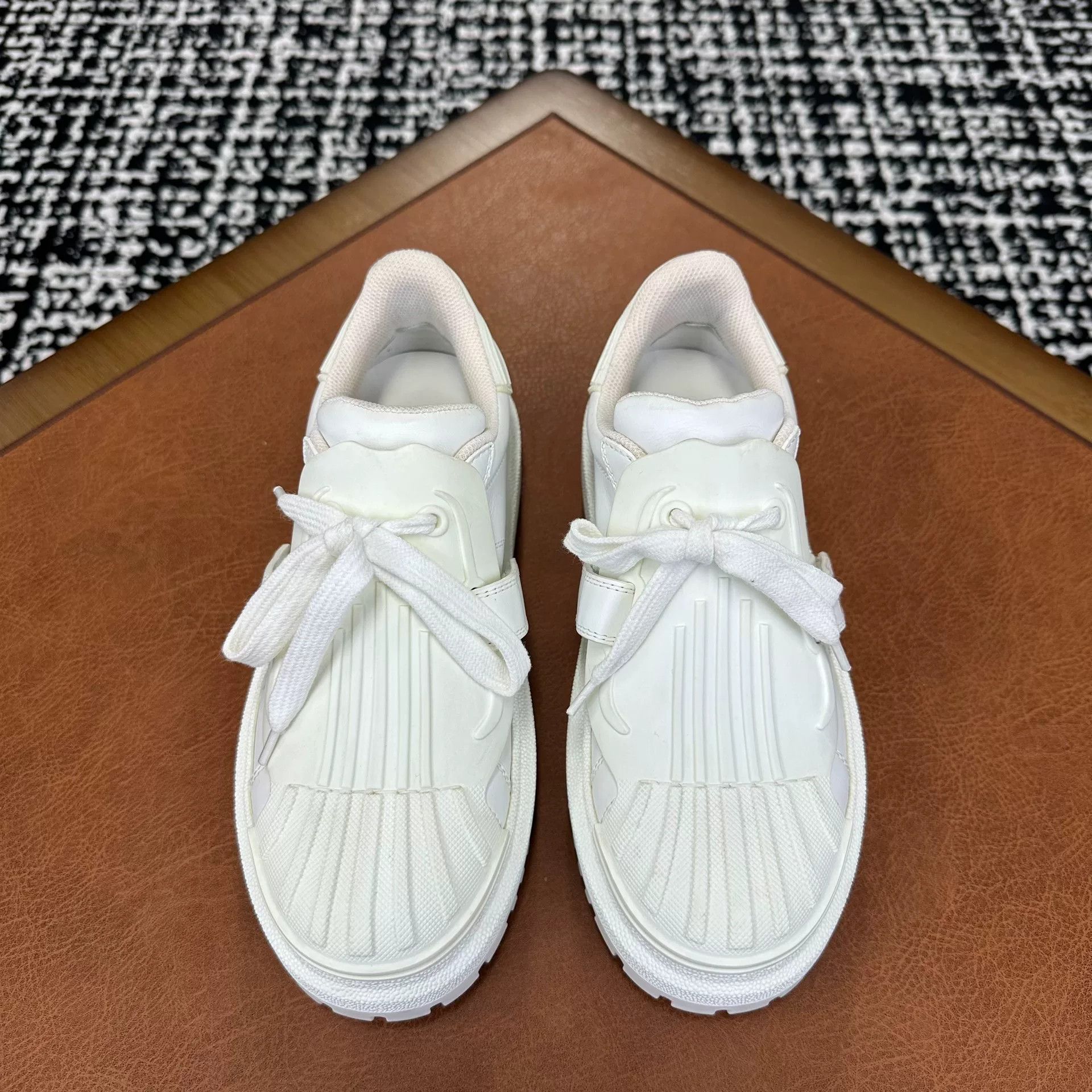 Dior Dior White Lowtop Sneakers it_36-5 Women Size US 6.5 / IT 36.5 - 2 Thumbnail