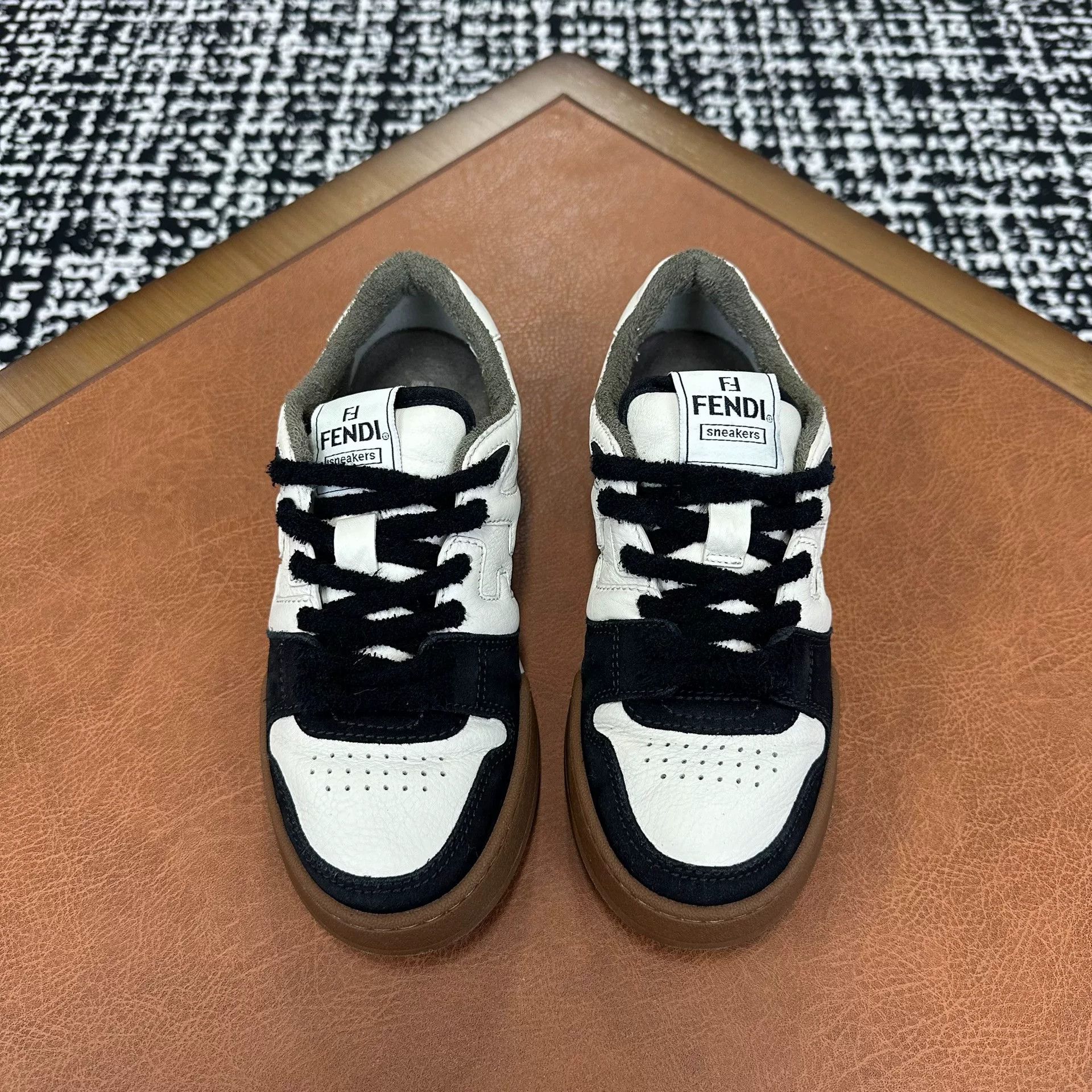 Fendi Fendi Casual Black Lowtop Sneakers it_37 Women Size US 7 / IT 37 - 2 Thumbnail