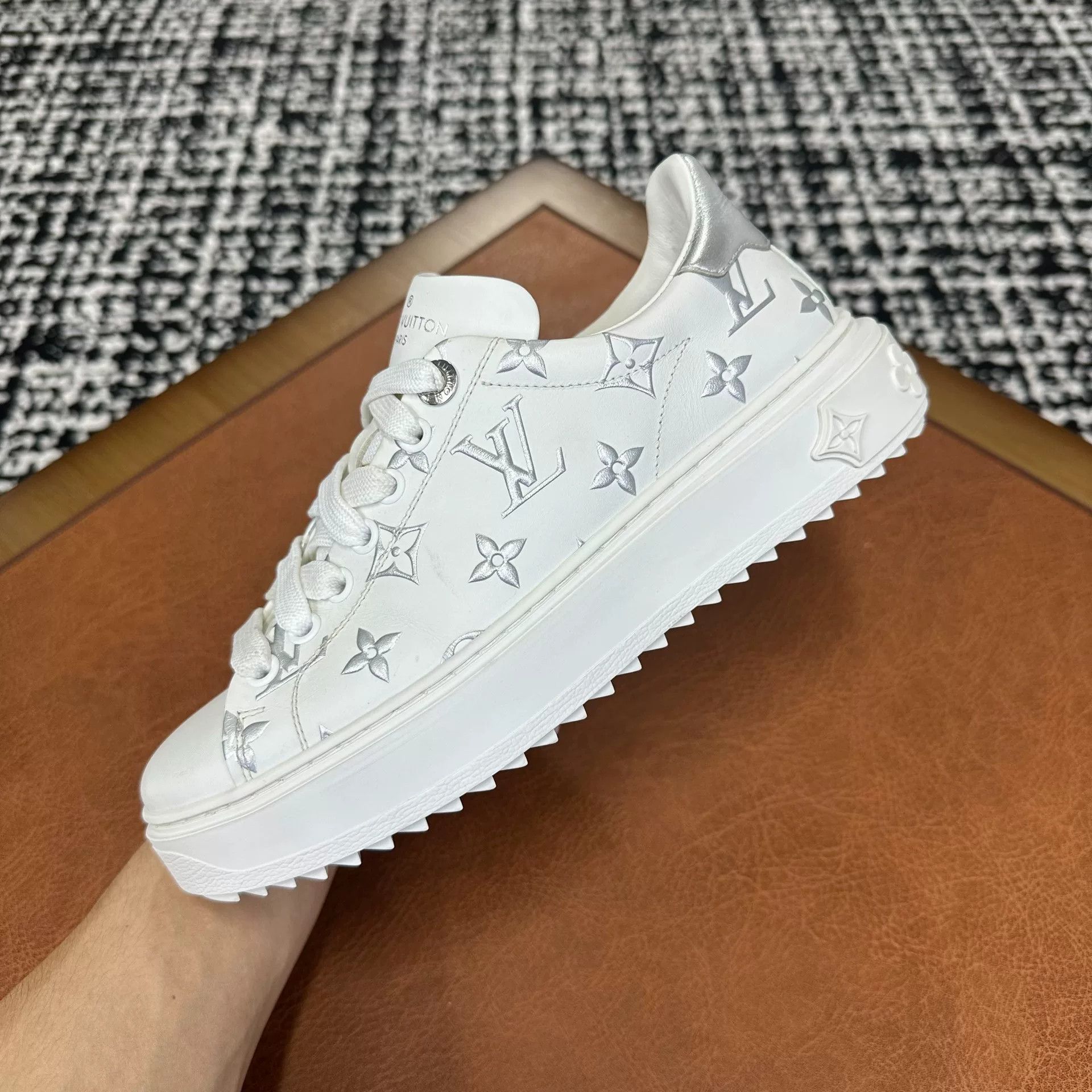 Louis Vuitton Louis Vuitton Gray Lowtop Sneakers it_36 Women Size US 6 / IT 36 - 9 Thumbnail