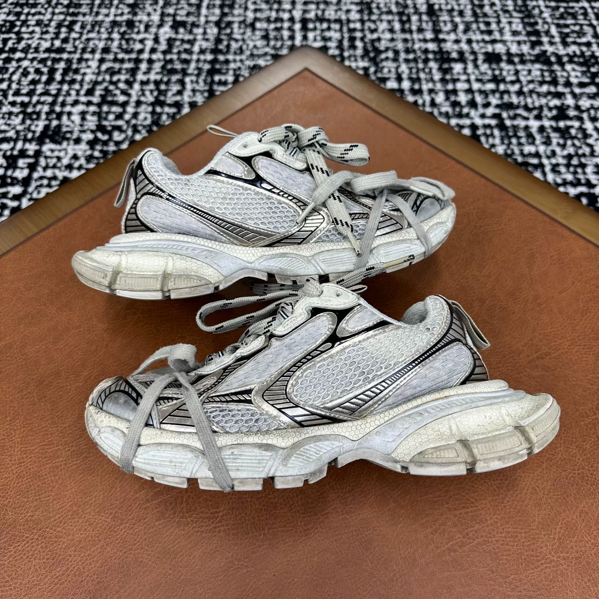 Balenciaga Balenciaga Leather Lowtop Sneakers it_36 Women Size US 6 / IT 36 - 5 Thumbnail