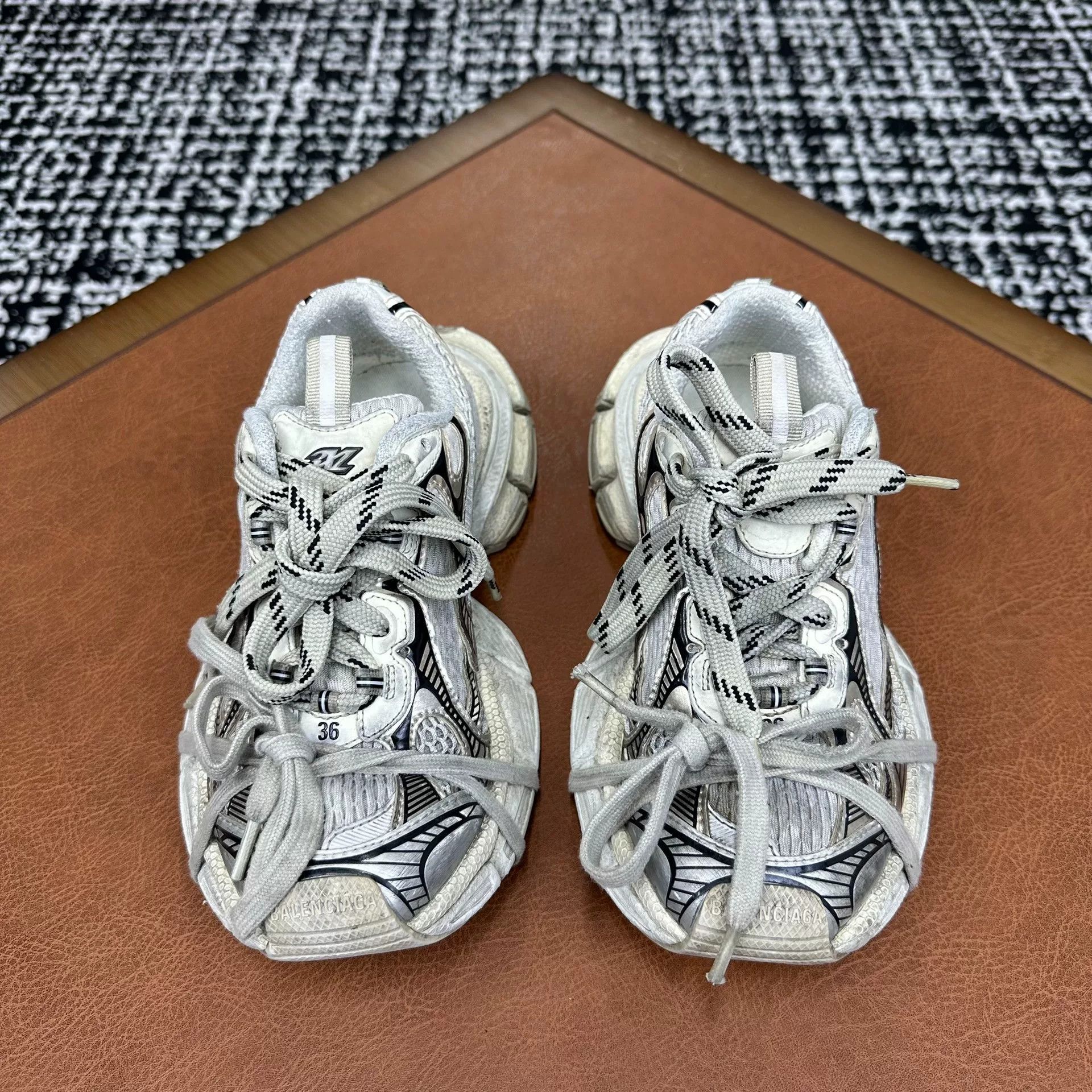 Balenciaga Balenciaga Leather Lowtop Sneakers it_36 Women Size US 6 / IT 36 - 2 Thumbnail