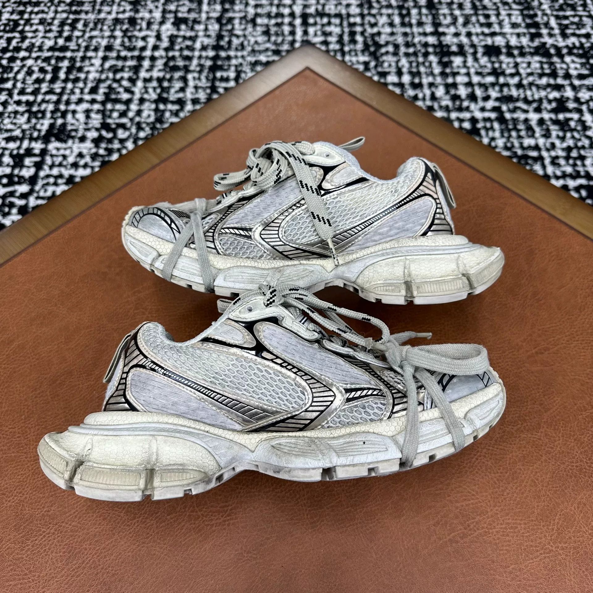 Balenciaga Balenciaga Leather Lowtop Sneakers it_36 Women Size US 6 / IT 36 - 6 Thumbnail