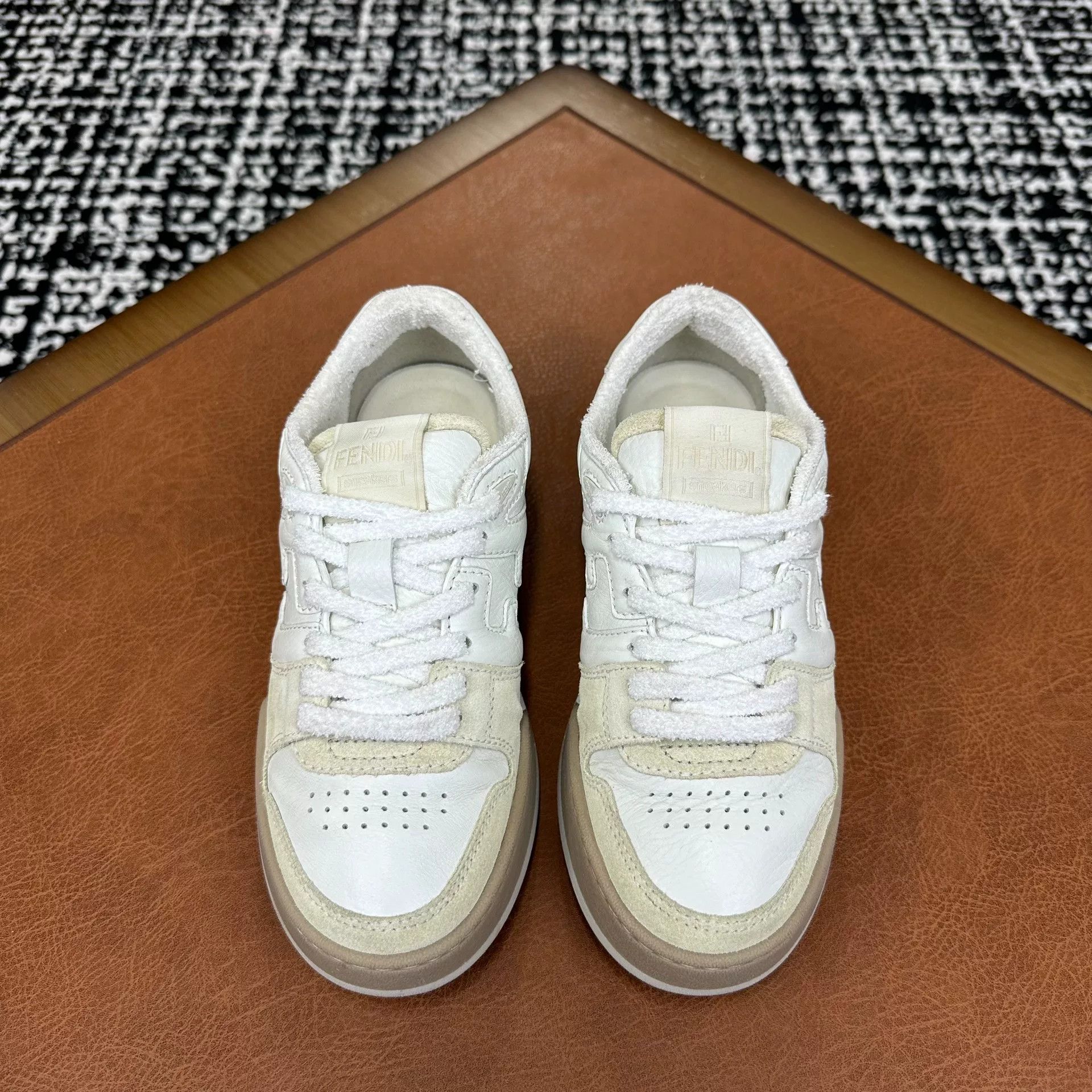 Fendi Fendi Casual White Lowtop Sneakers it_36 Women Size US 6 / IT 36 - 2 Thumbnail