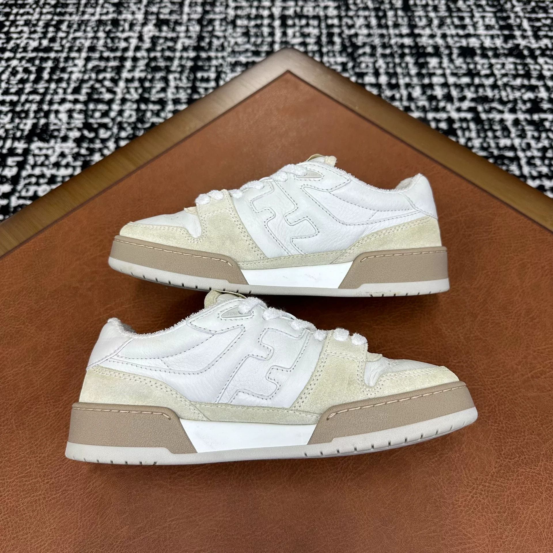 Fendi Fendi Casual White Lowtop Sneakers it_36 Women Size US 6 / IT 36 - 6 Thumbnail