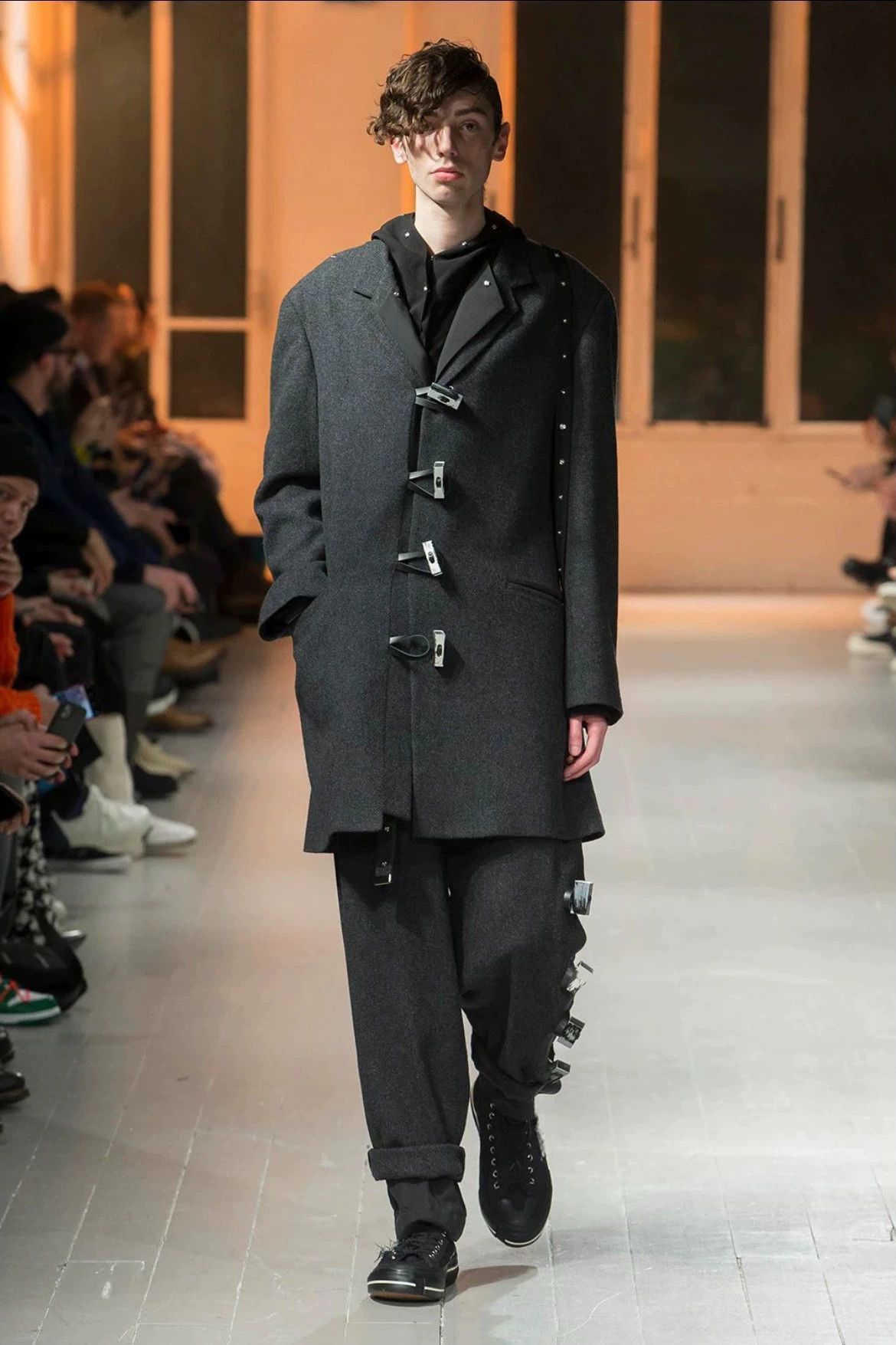 Yohji Yamamoto Black Long Structured Coat with Toggle Closure Size US L / EU 52-54 / 3 - 3 Thumbnail