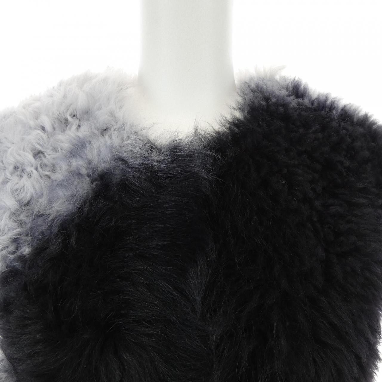 Dior Dior Christian Dior Shearling Long Vest Fur Outerwear 048G02AL835 DUTY FREE for USA Size ONE SIZE - 5 Thumbnail