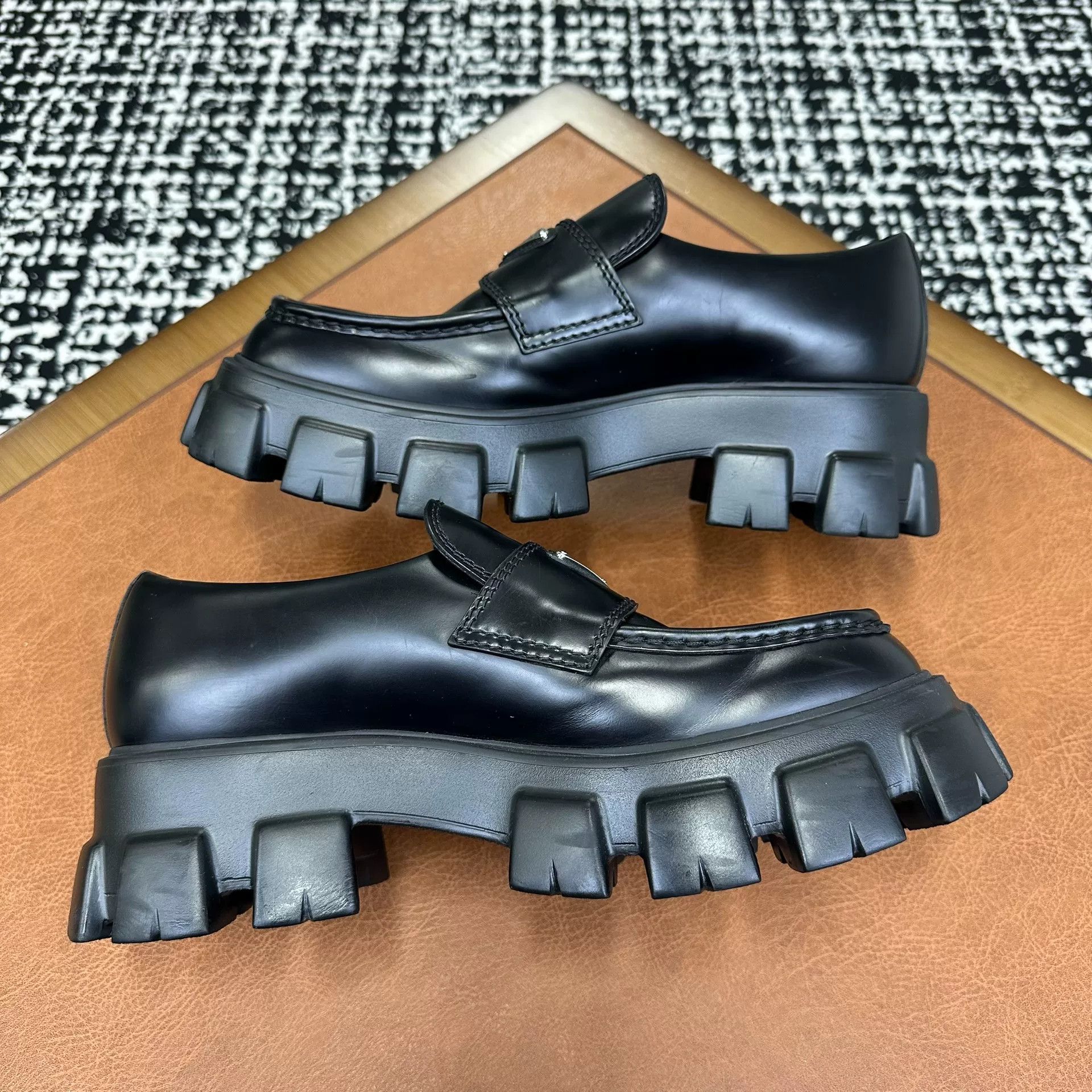 Prada Prada Leather Black Lowtop Sneakers 10 Men Size US 10 / EU 43 - 8 Thumbnail