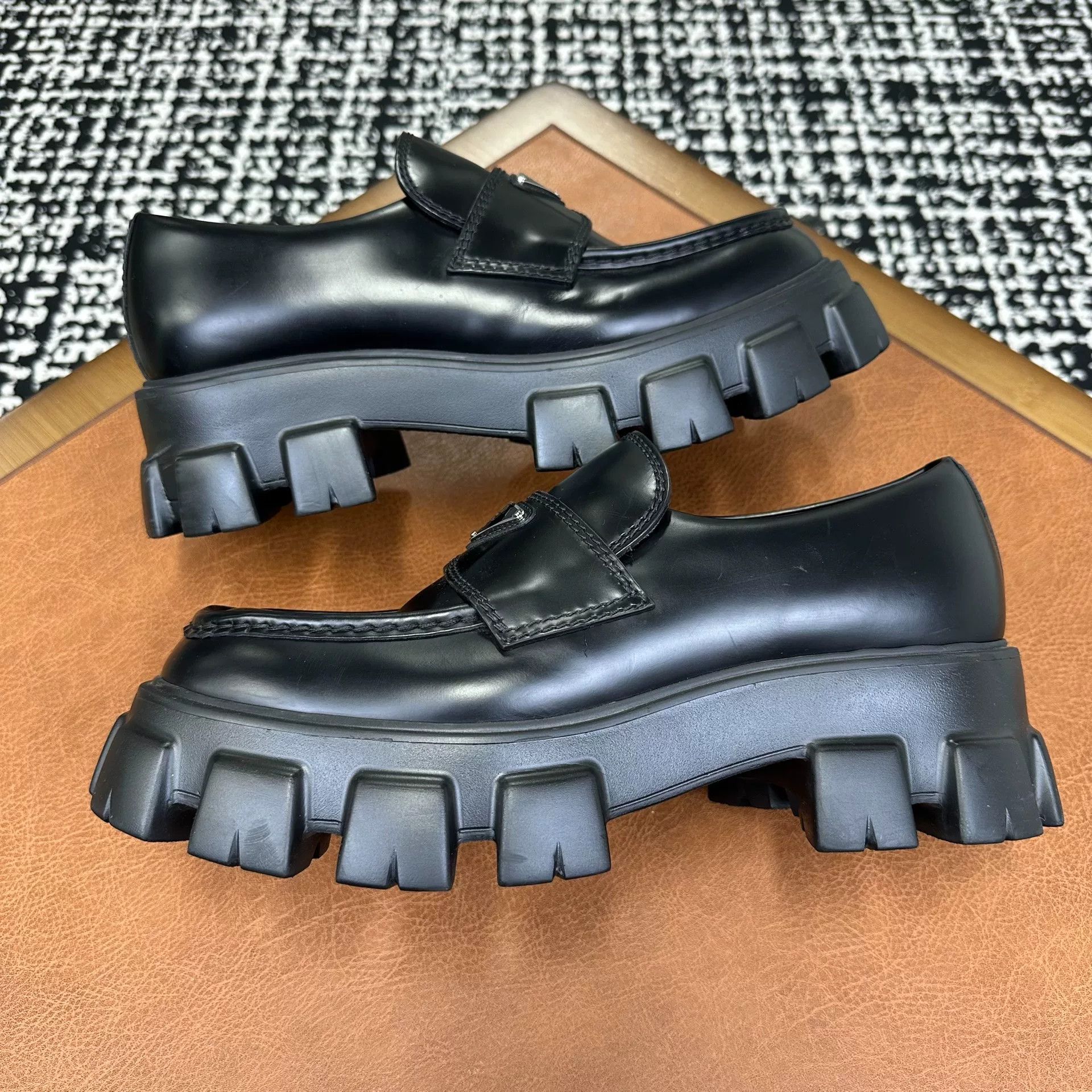 Prada Prada Leather Black Lowtop Sneakers 10 Men Size US 10 / EU 43 - 7 Thumbnail