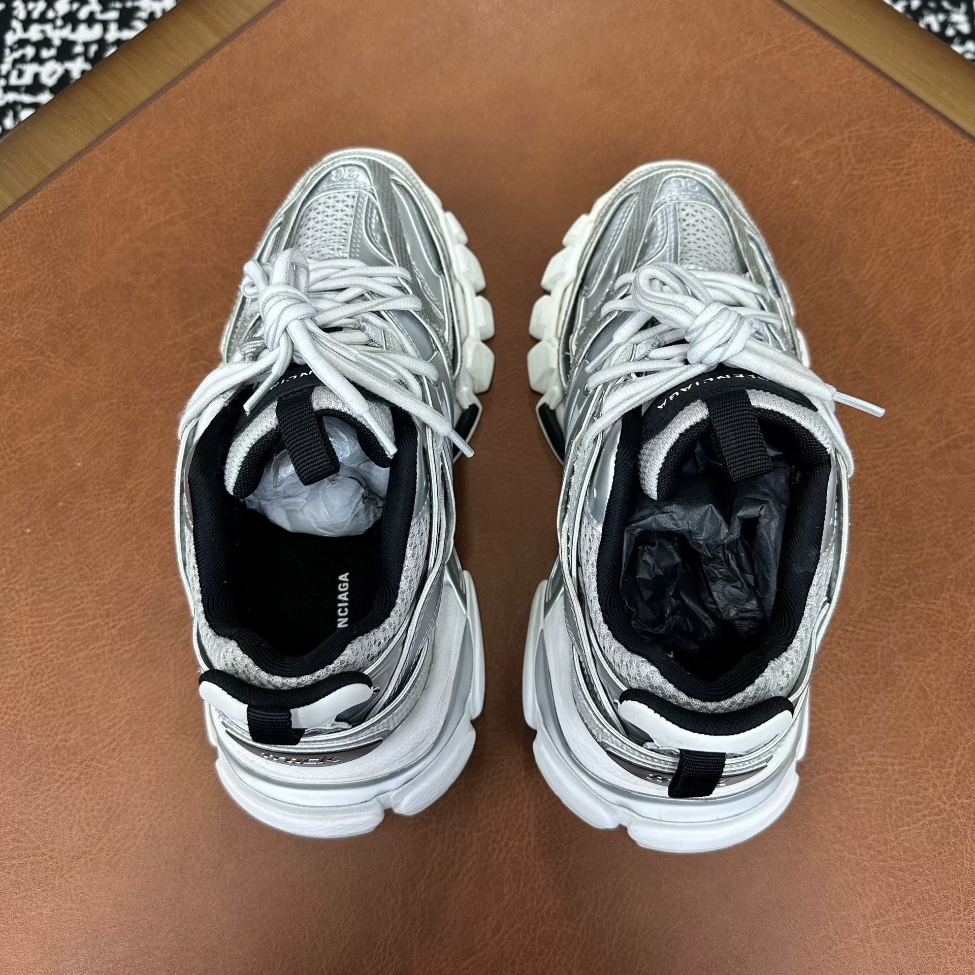 Balenciaga Balenciaga Silver Lowtop Sneakers it_36 Women Size US 6 / IT 36 - 3 Thumbnail