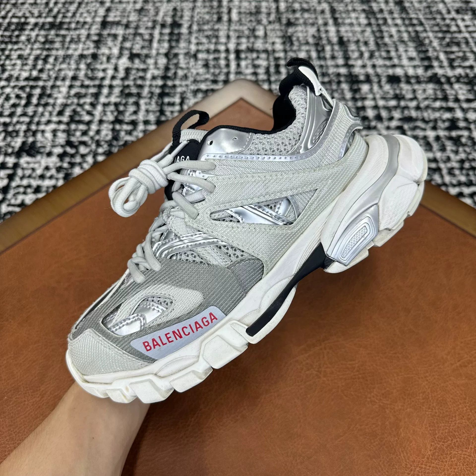 Balenciaga Balenciaga Silver Lowtop Sneakers it_36 Women Size US 6 / IT 36 - 8 Thumbnail