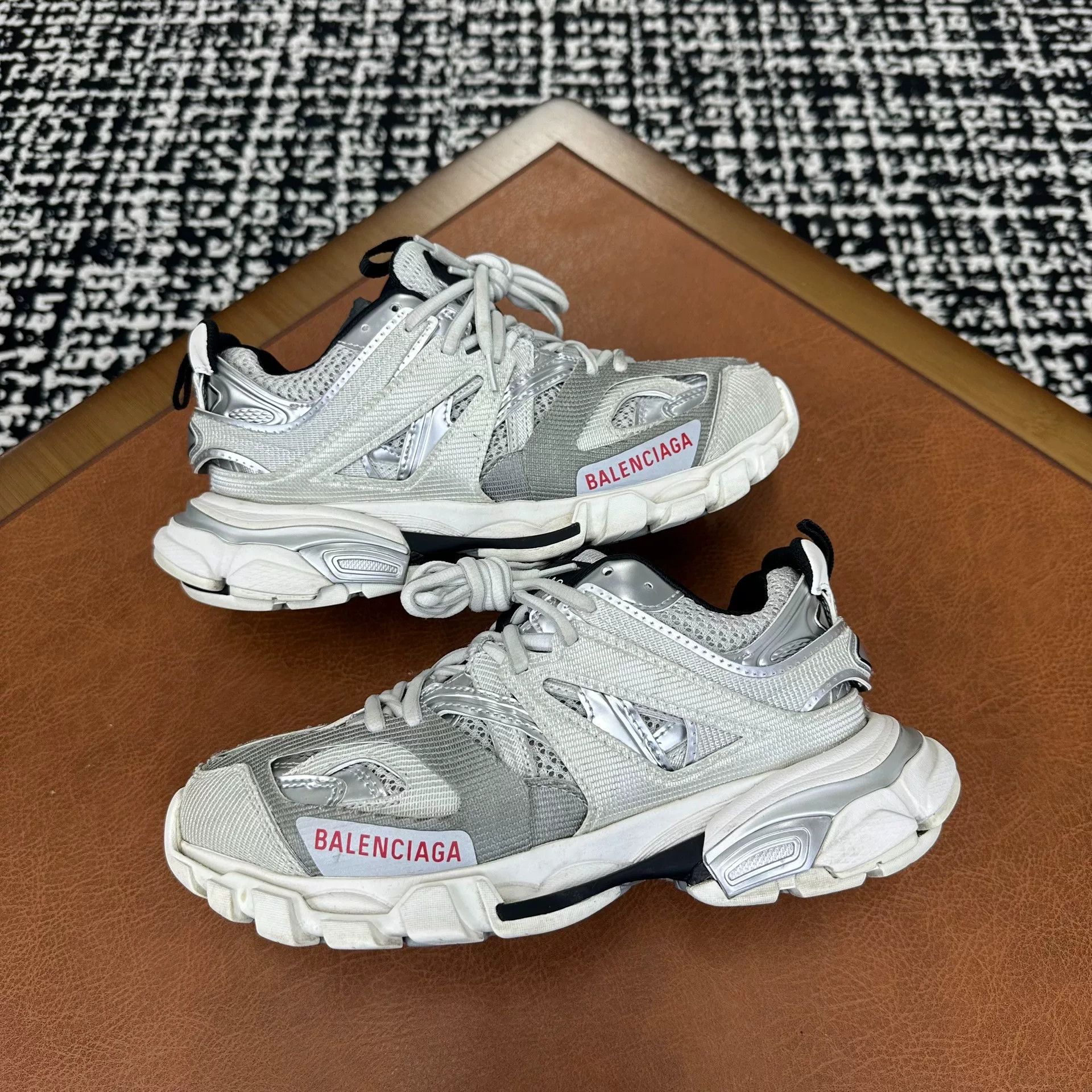 Balenciaga Balenciaga Silver Lowtop Sneakers it_36 Women Size US 6 / IT 36 - 5 Thumbnail