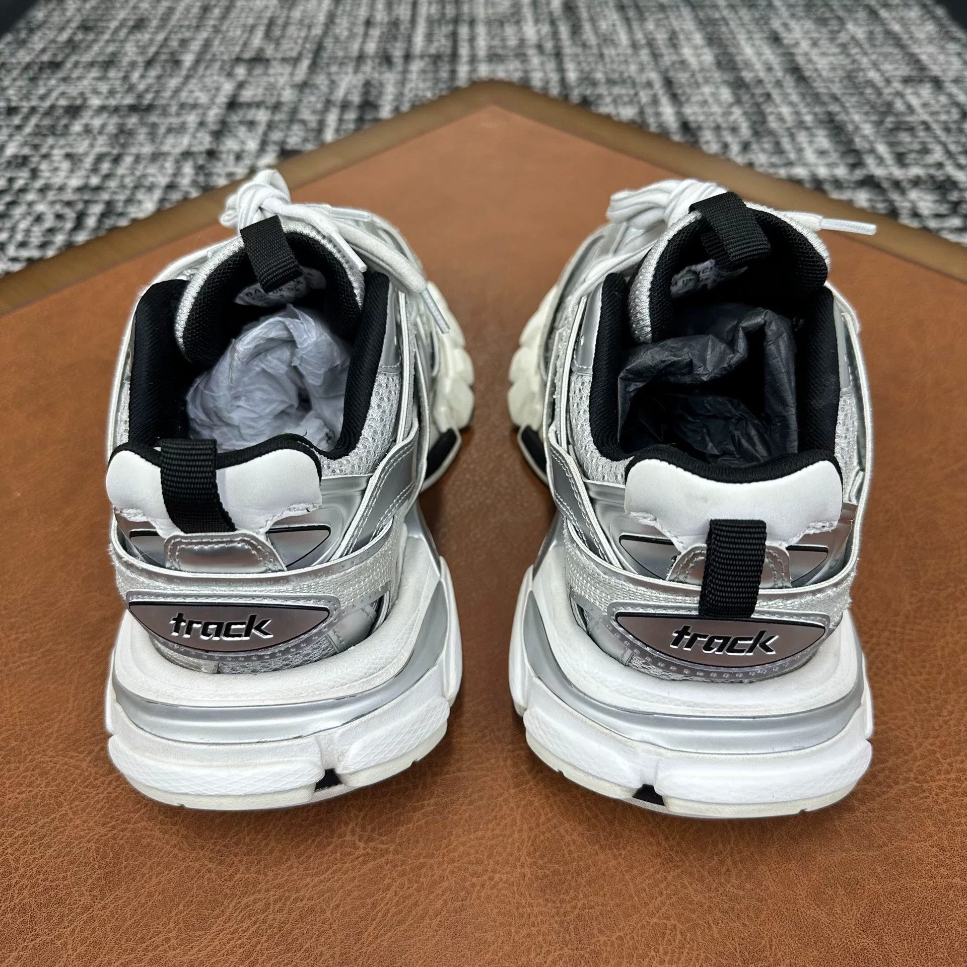 Balenciaga Balenciaga Silver Lowtop Sneakers it_36 Women Size US 6 / IT 36 - 4 Thumbnail