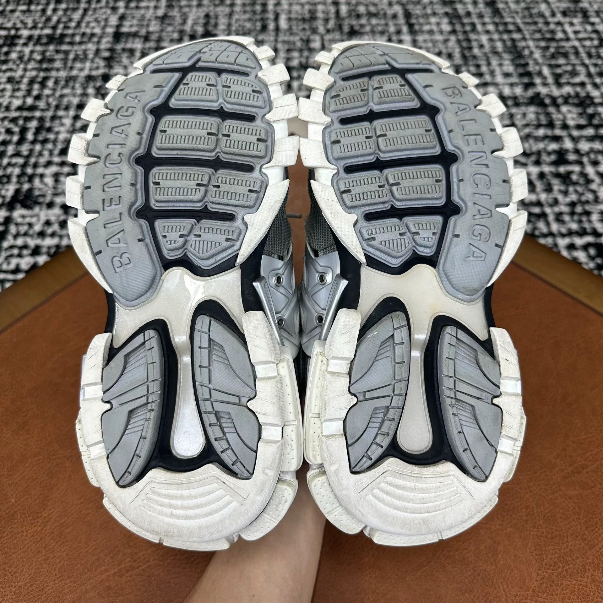 Balenciaga Balenciaga Silver Lowtop Sneakers it_36 Women Size US 6 / IT 36 - 7 Thumbnail