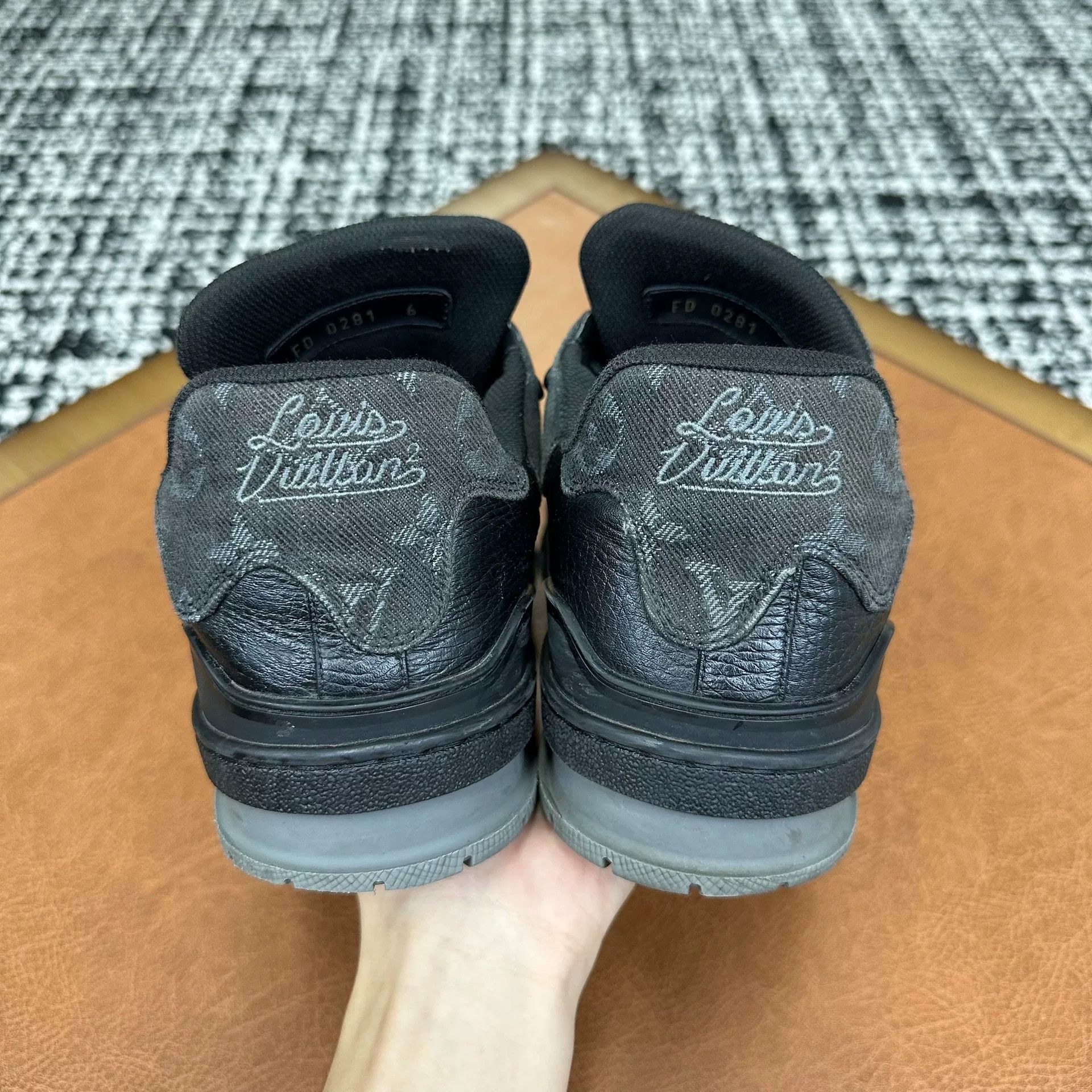 Louis Vuitton Louis Vuitton Collab Black Lowtop Sneakers 7 Men Size US 7 / EU 40 - 3 Thumbnail