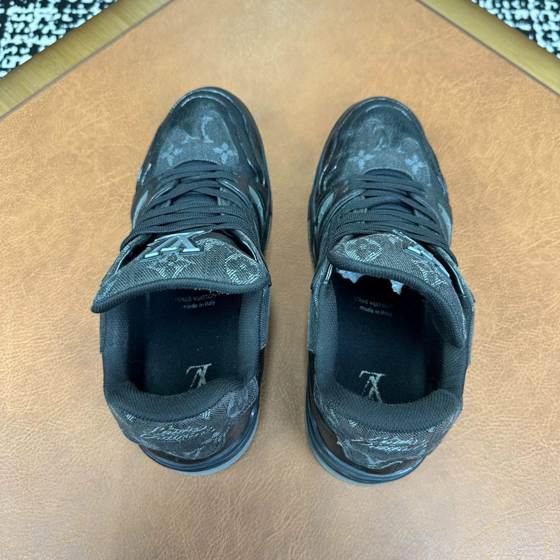Louis Vuitton Louis Vuitton Collab Black Lowtop Sneakers 7 Men Size US 7 / EU 40 - 4 Thumbnail