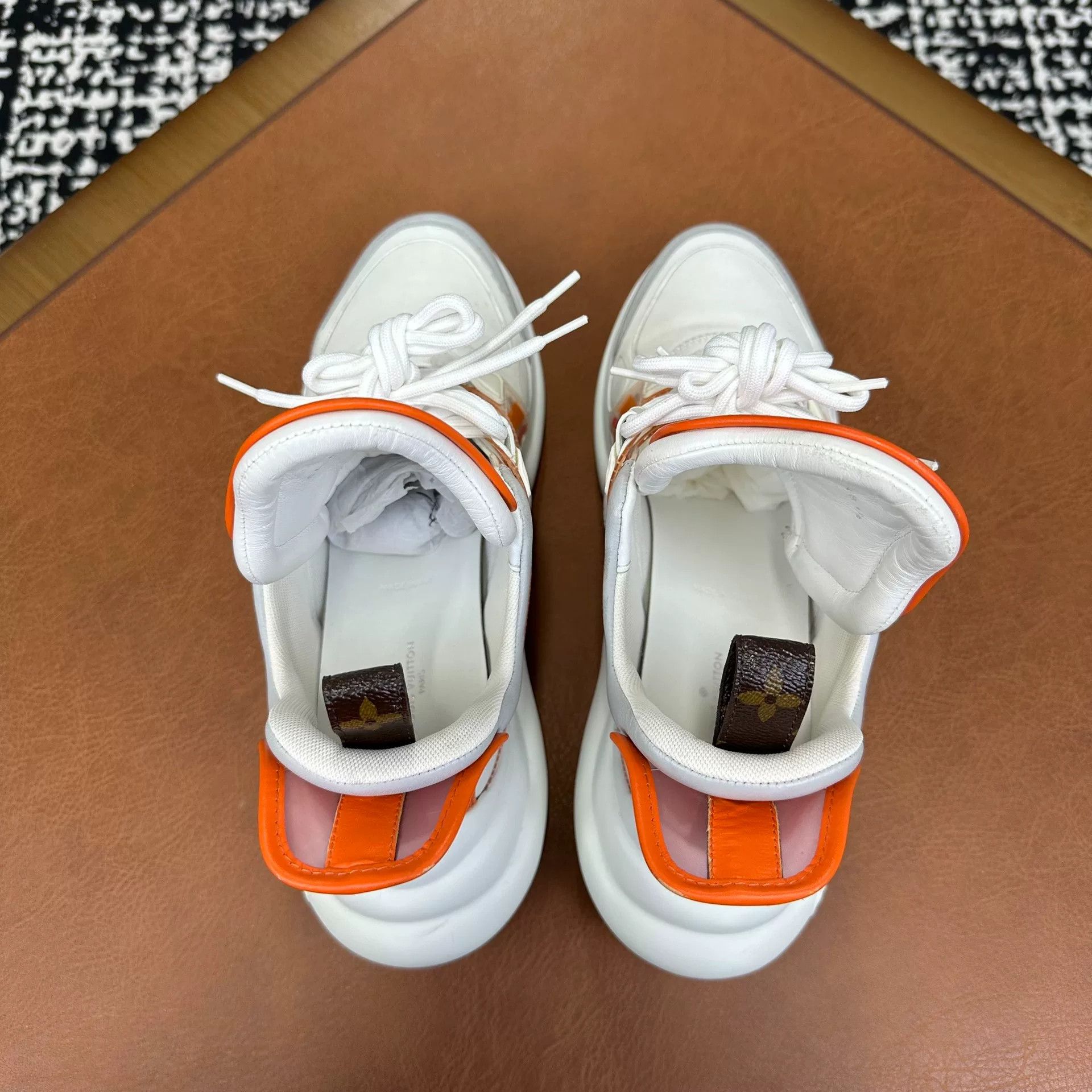 Louis Vuitton Louis Vuitton White Lowtop Sneakers it_38-5 Women Size US 8.5 / IT 38.5 - 3 Thumbnail