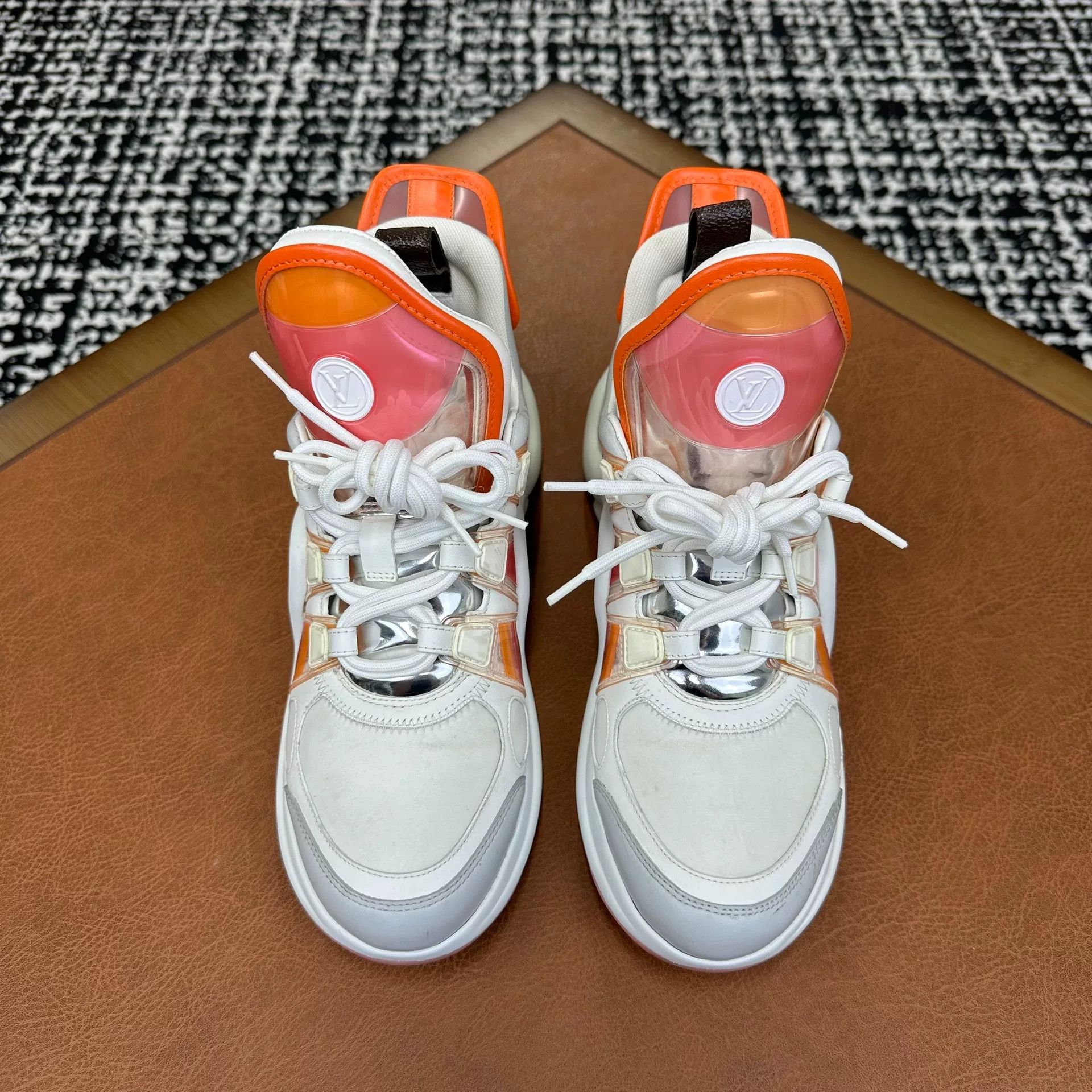 Louis Vuitton Louis Vuitton White Lowtop Sneakers it_38-5 Women Size US 8.5 / IT 38.5 - 2 Thumbnail