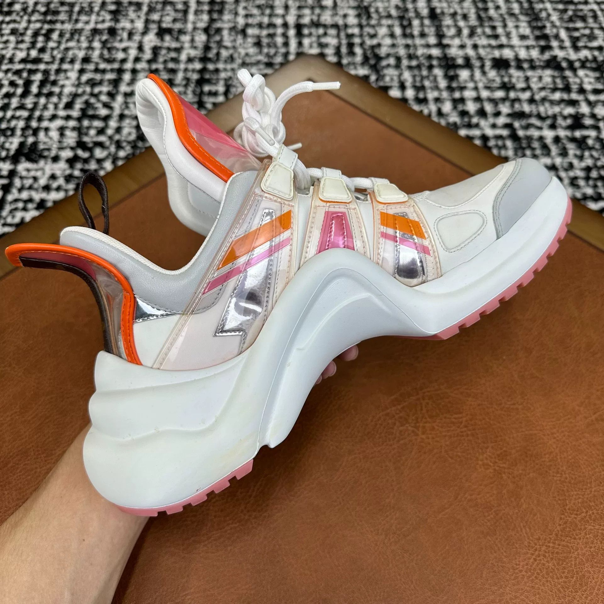 Louis Vuitton Louis Vuitton White Lowtop Sneakers it_38-5 Women Size US 8.5 / IT 38.5 - 9 Thumbnail
