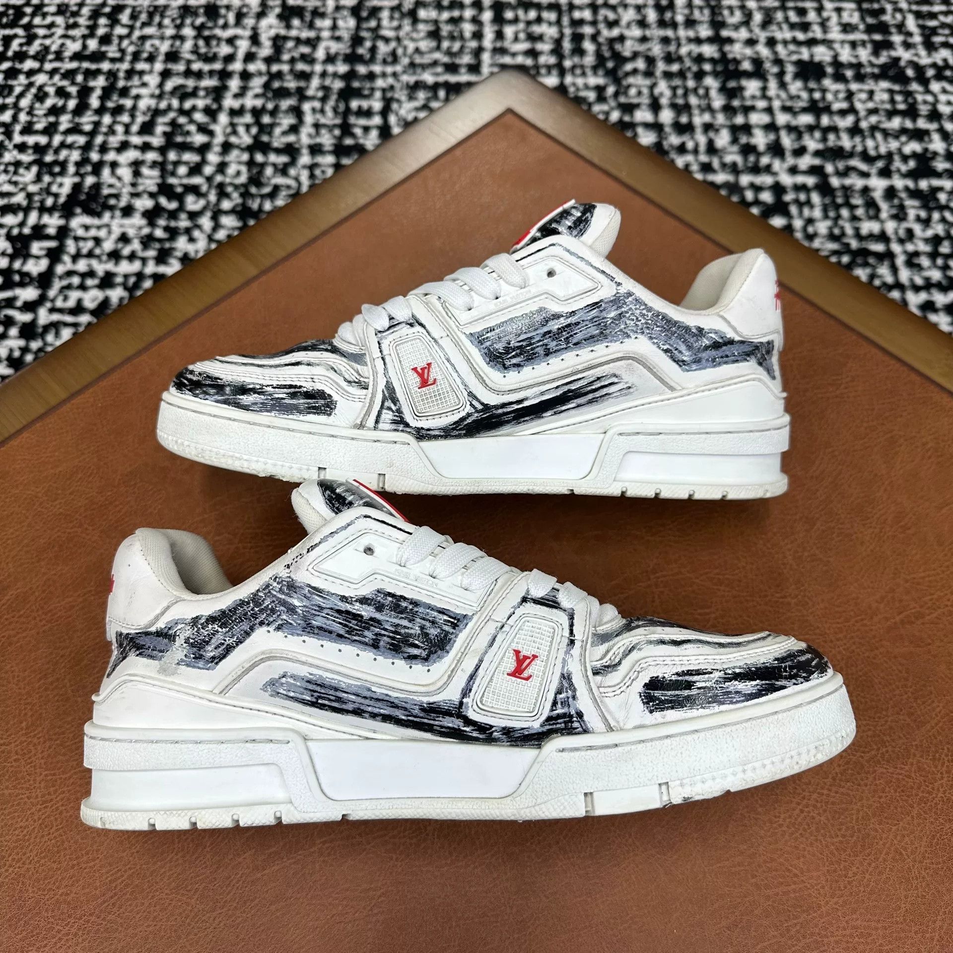 Louis Vuitton Louis Vuitton Training White Lowtop Sneakers 8 Men Size US 8 / EU 41 - 6 Thumbnail