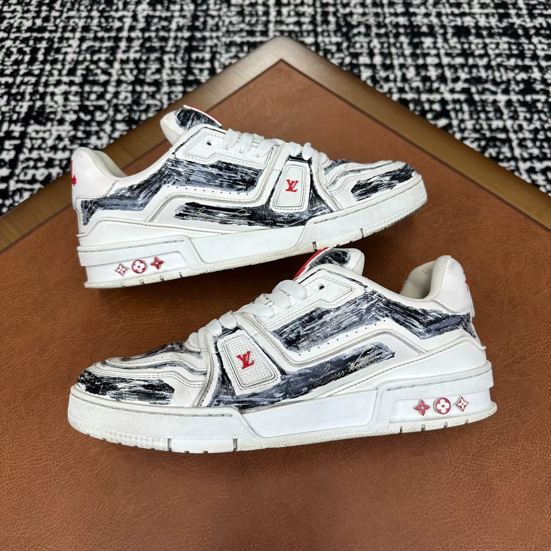 Louis Vuitton Louis Vuitton Training White Lowtop Sneakers 8 Men Size US 8 / EU 41 - 5 Thumbnail