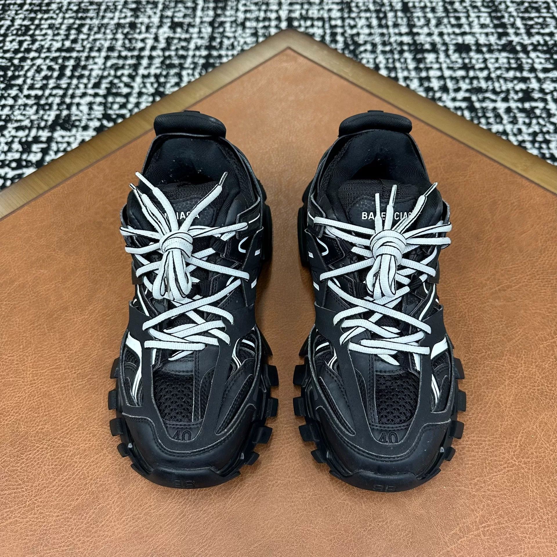 Balenciaga Balenciaga Black Lowtop Sneakers 7 Men Size US 7 / EU 40 - 2 Thumbnail