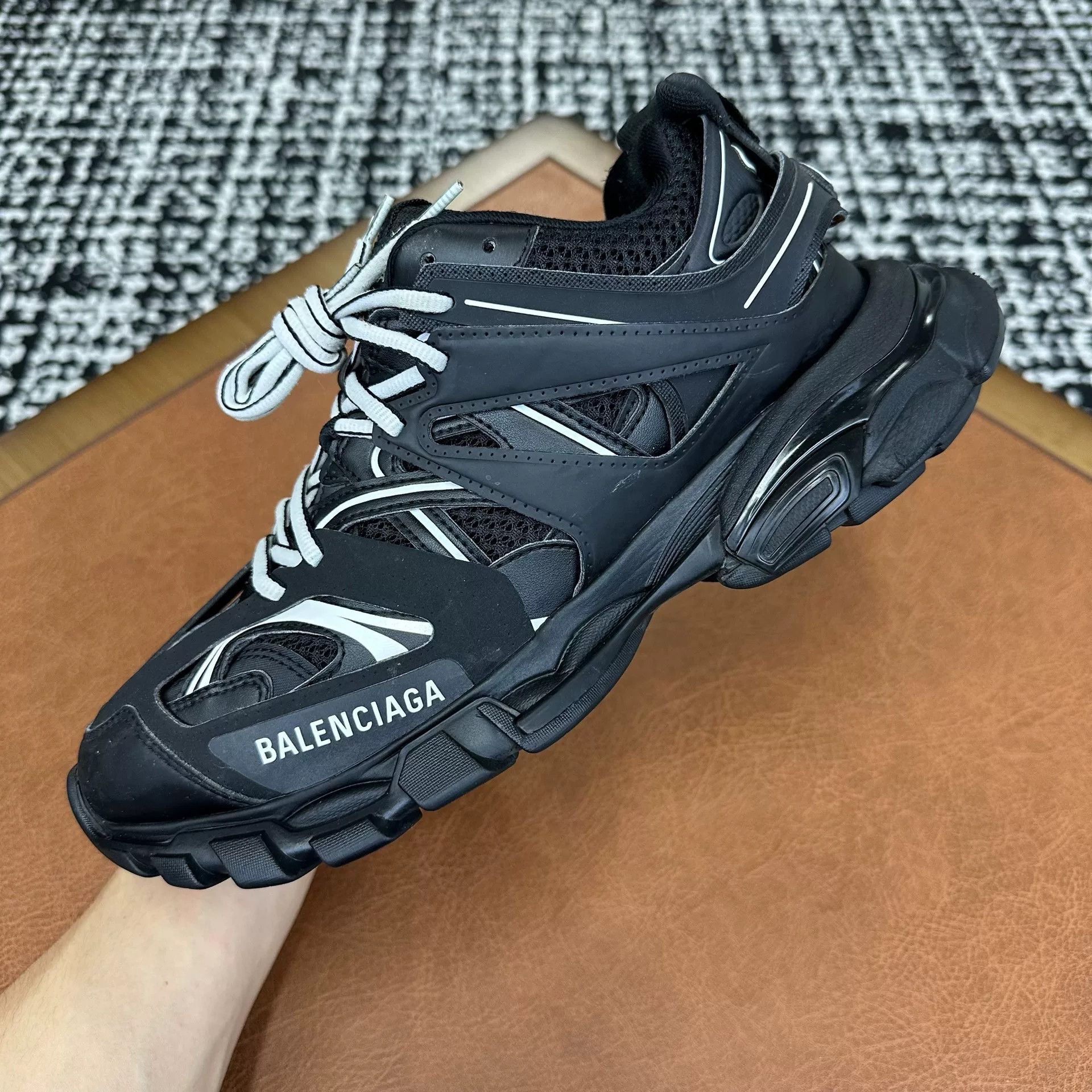Balenciaga Balenciaga Black Lowtop Sneakers 7 Men Size US 7 / EU 40 - 8 Thumbnail