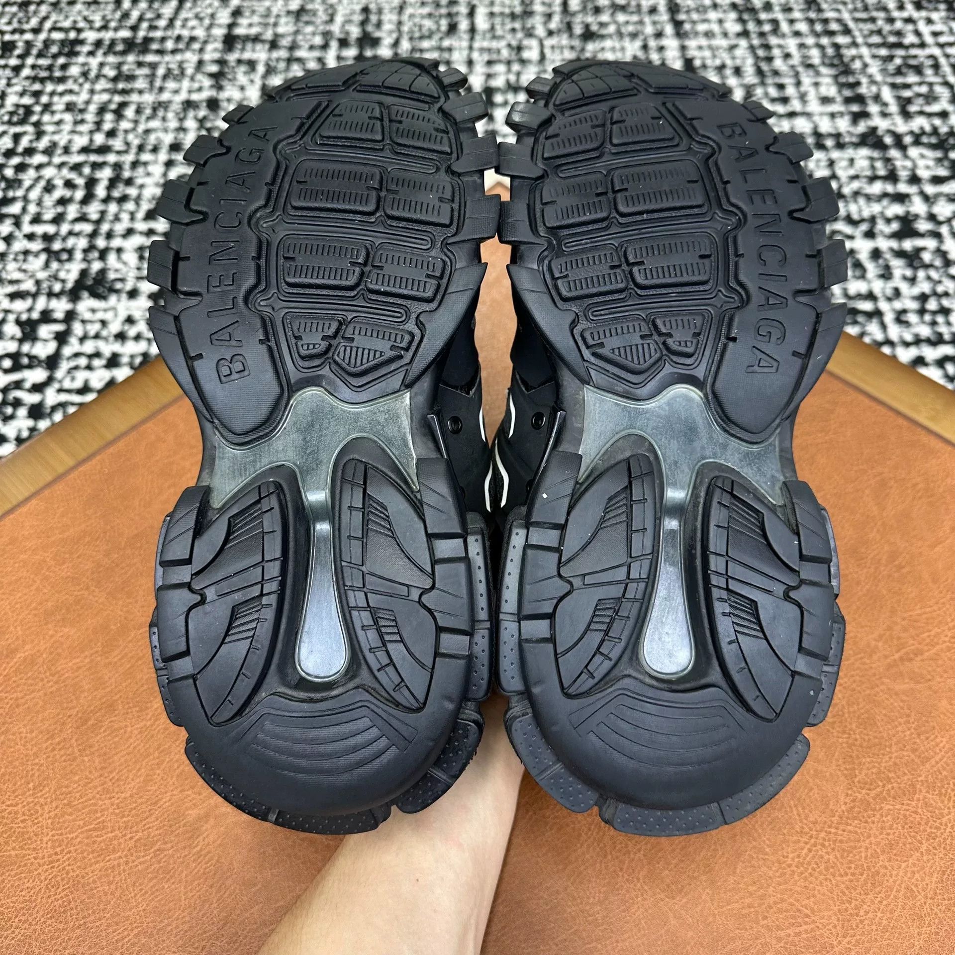 Balenciaga Balenciaga Black Lowtop Sneakers 7 Men Size US 7 / EU 40 - 7 Thumbnail