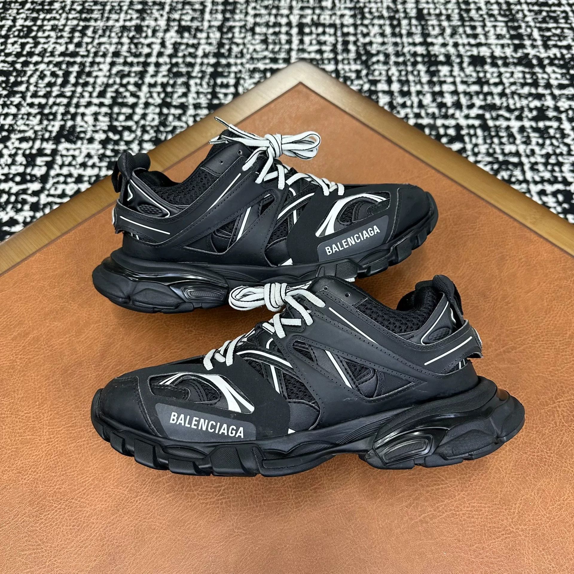 Balenciaga Balenciaga Black Lowtop Sneakers 7 Men Size US 7 / EU 40 - 5 Thumbnail