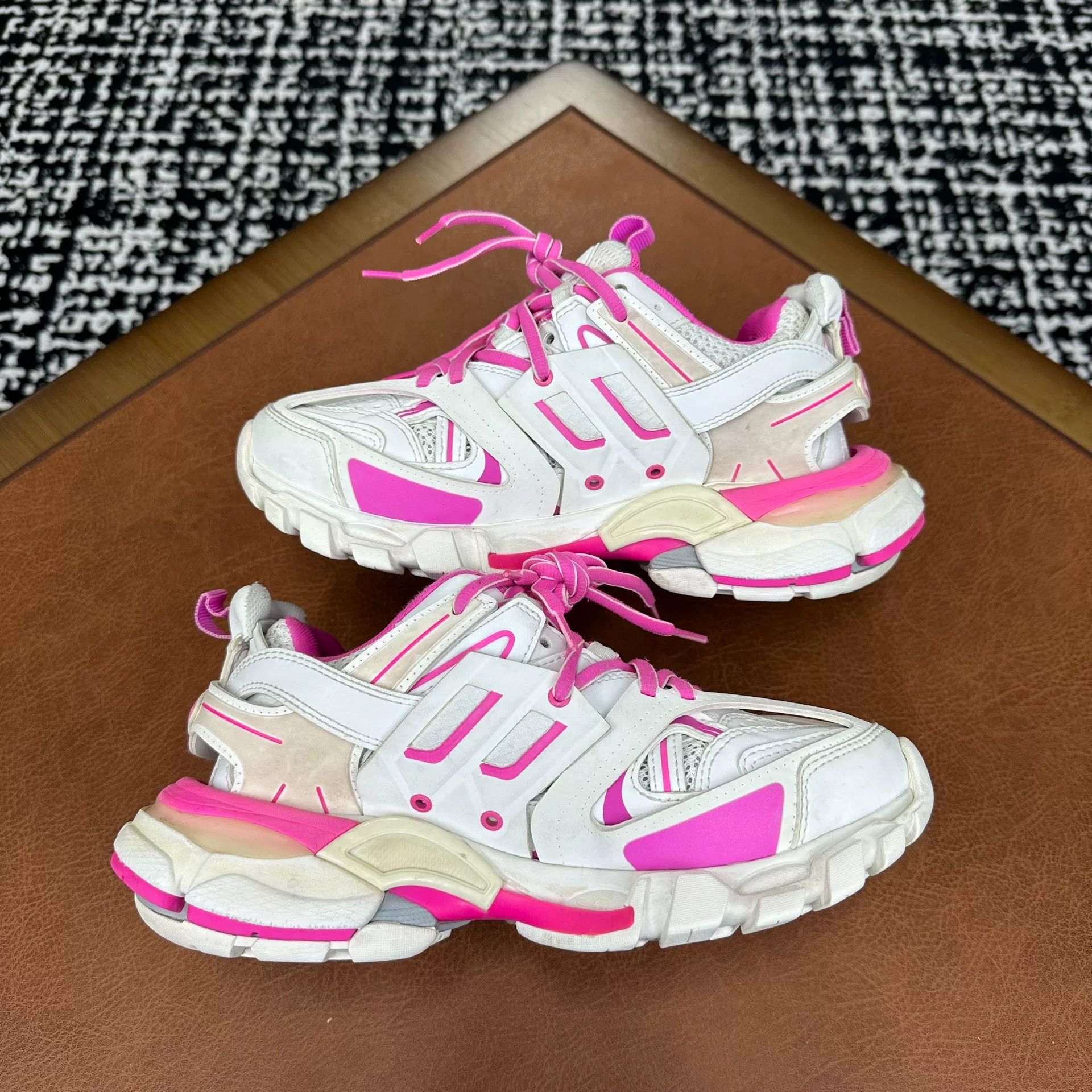 Balenciaga Balenciaga Pink Lowtop Sneakers it_35 Women Size US 5 / IT 35 - 6 Thumbnail