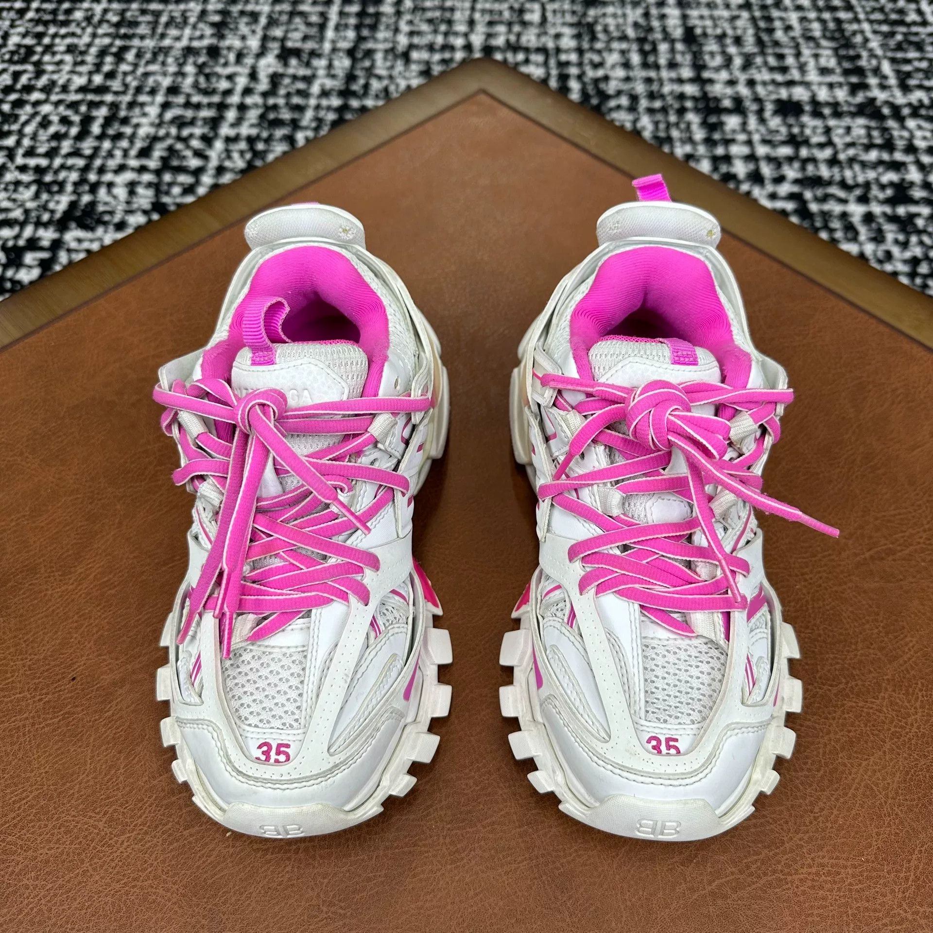 Balenciaga Balenciaga Pink Lowtop Sneakers it_35 Women Size US 5 / IT 35 - 2 Thumbnail