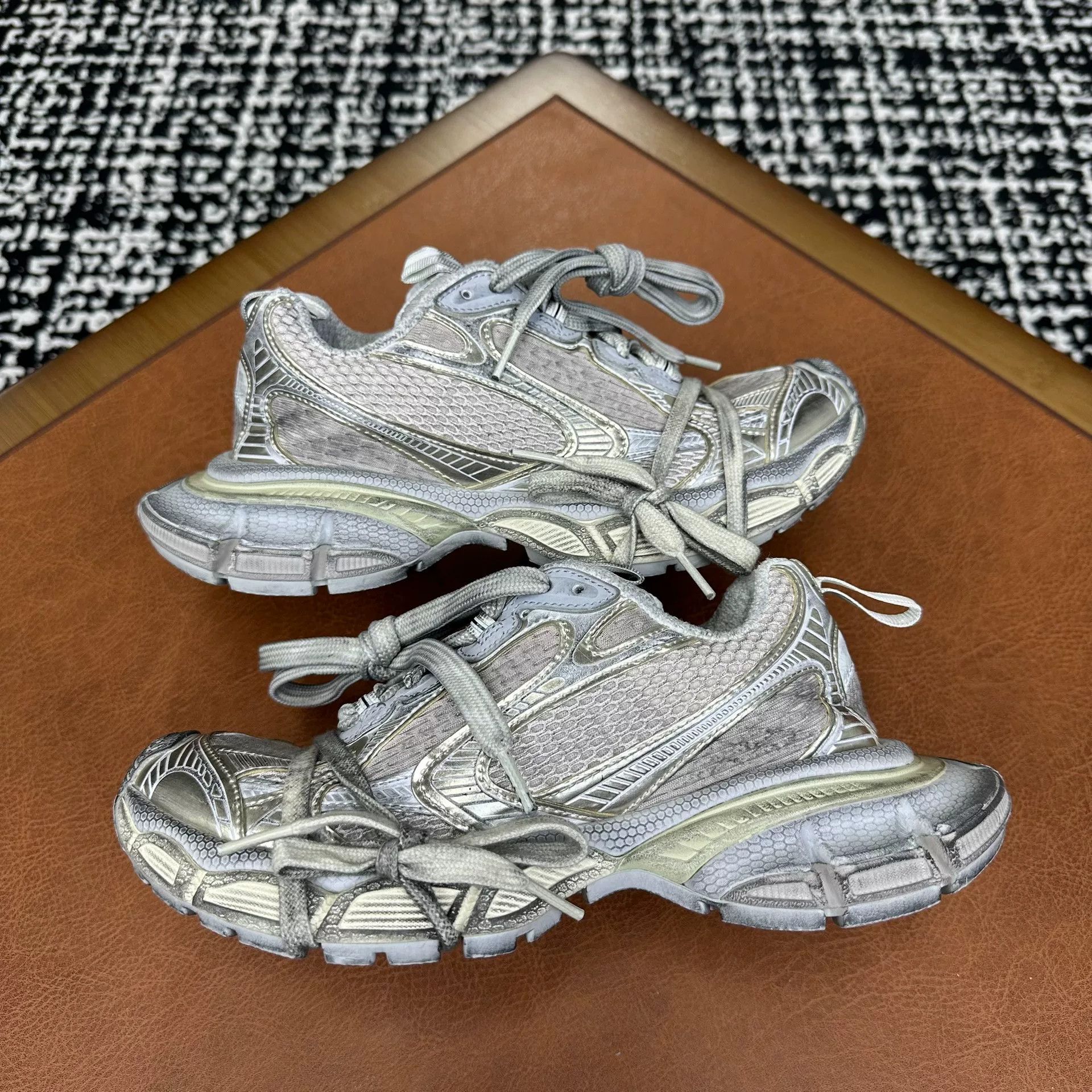 Balenciaga Balenciaga Mesh Beige Lowtop Sneakers it_36 Women Size US 6 / IT 36 - 6 Thumbnail