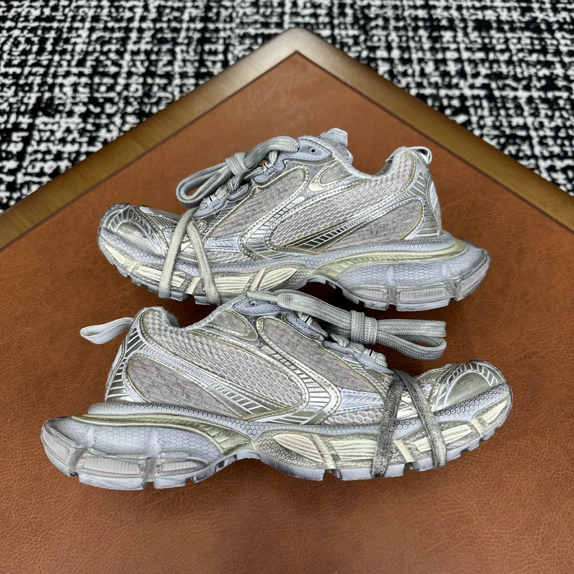 Balenciaga Balenciaga Mesh Beige Lowtop Sneakers it_36 Women Size US 6 / IT 36 - 7 Thumbnail