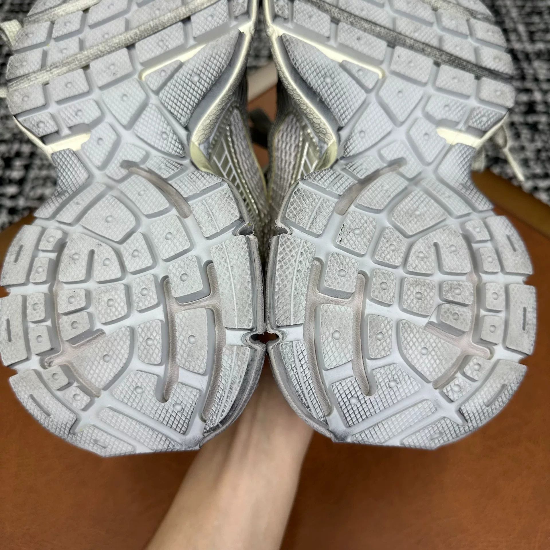 Balenciaga Balenciaga Mesh Beige Lowtop Sneakers it_36 Women Size US 6 / IT 36 - 9 Thumbnail