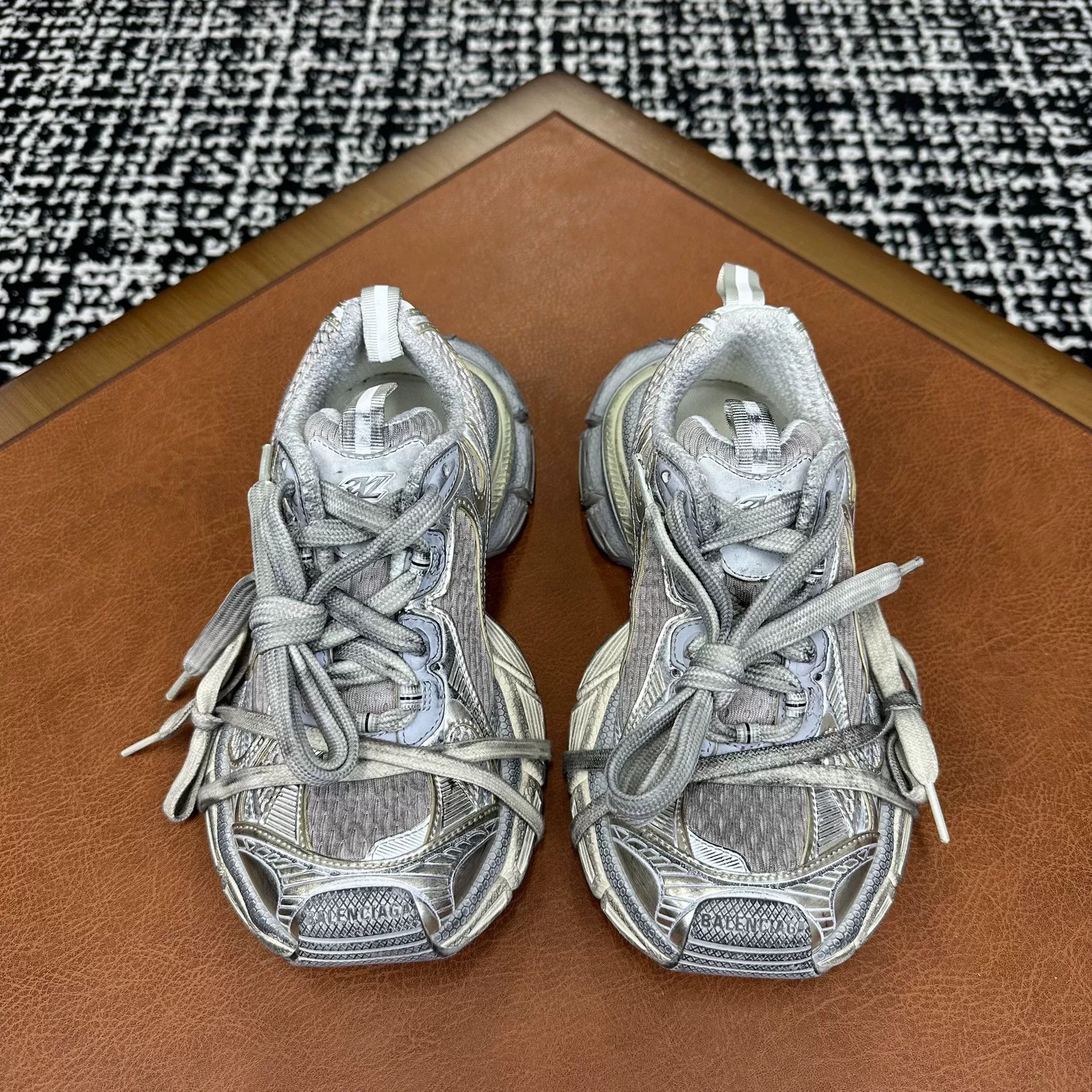 Balenciaga Balenciaga Mesh Beige Lowtop Sneakers it_36 Women Size US 6 / IT 36 - 2 Thumbnail