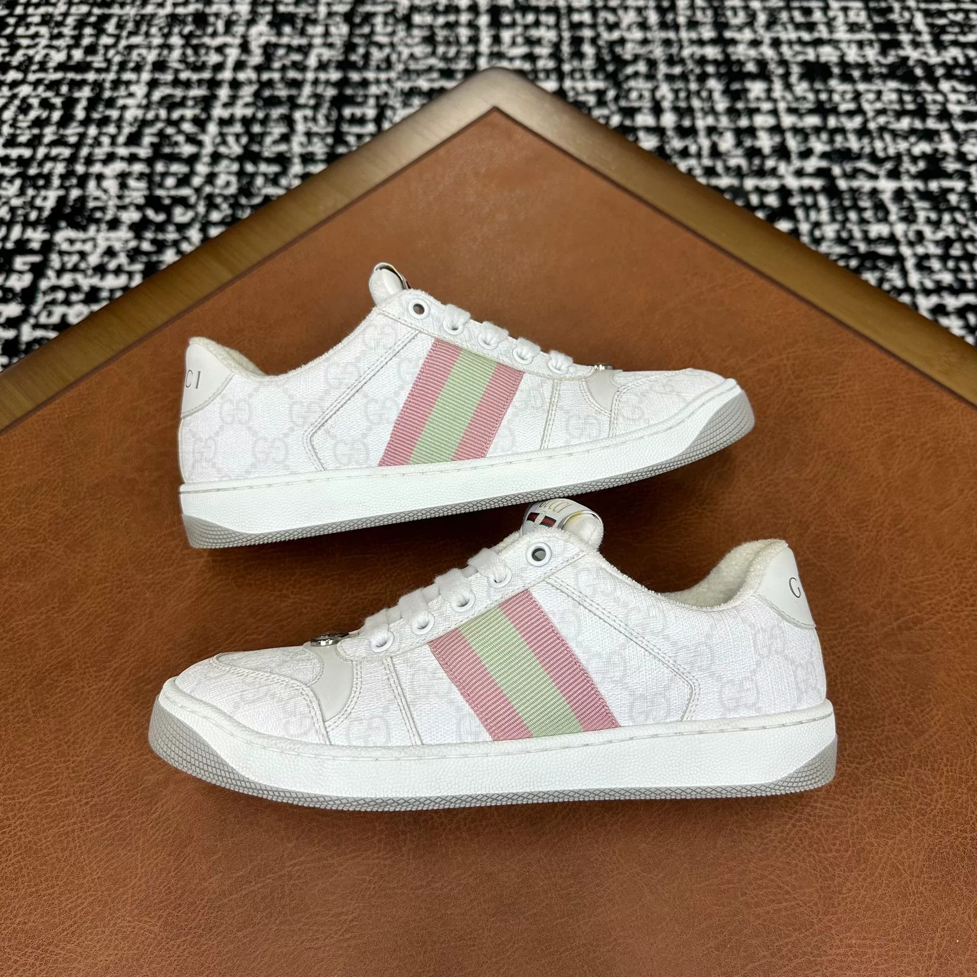 Gucci Gucci Gray Lowtop Sneakers it_36-5 Women Size US 6.5 / IT 36.5 - 6 Thumbnail