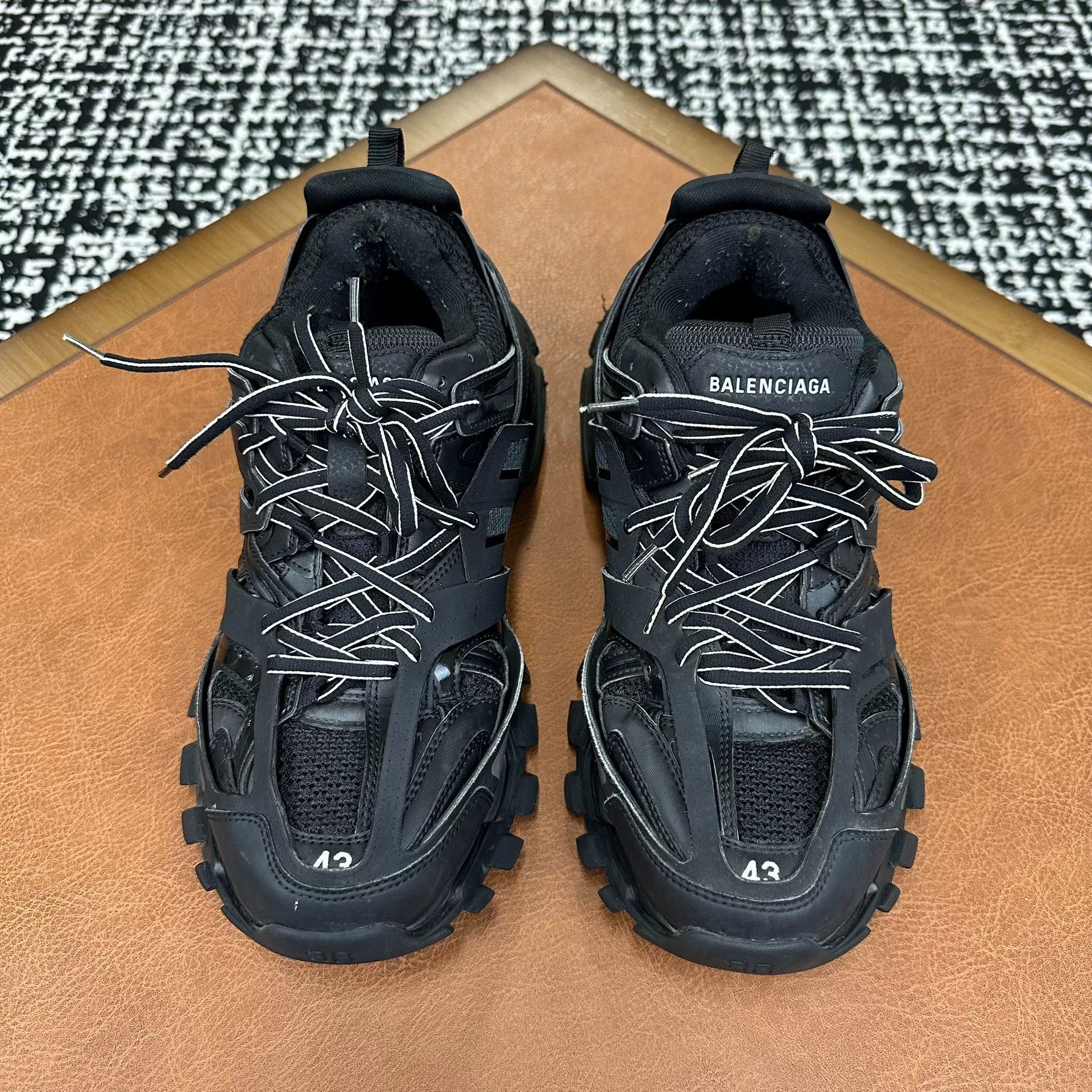 Balenciaga Balenciaga Black Lowtop Sneakers 10 Men Size US 10 / EU 43 - 2 Thumbnail