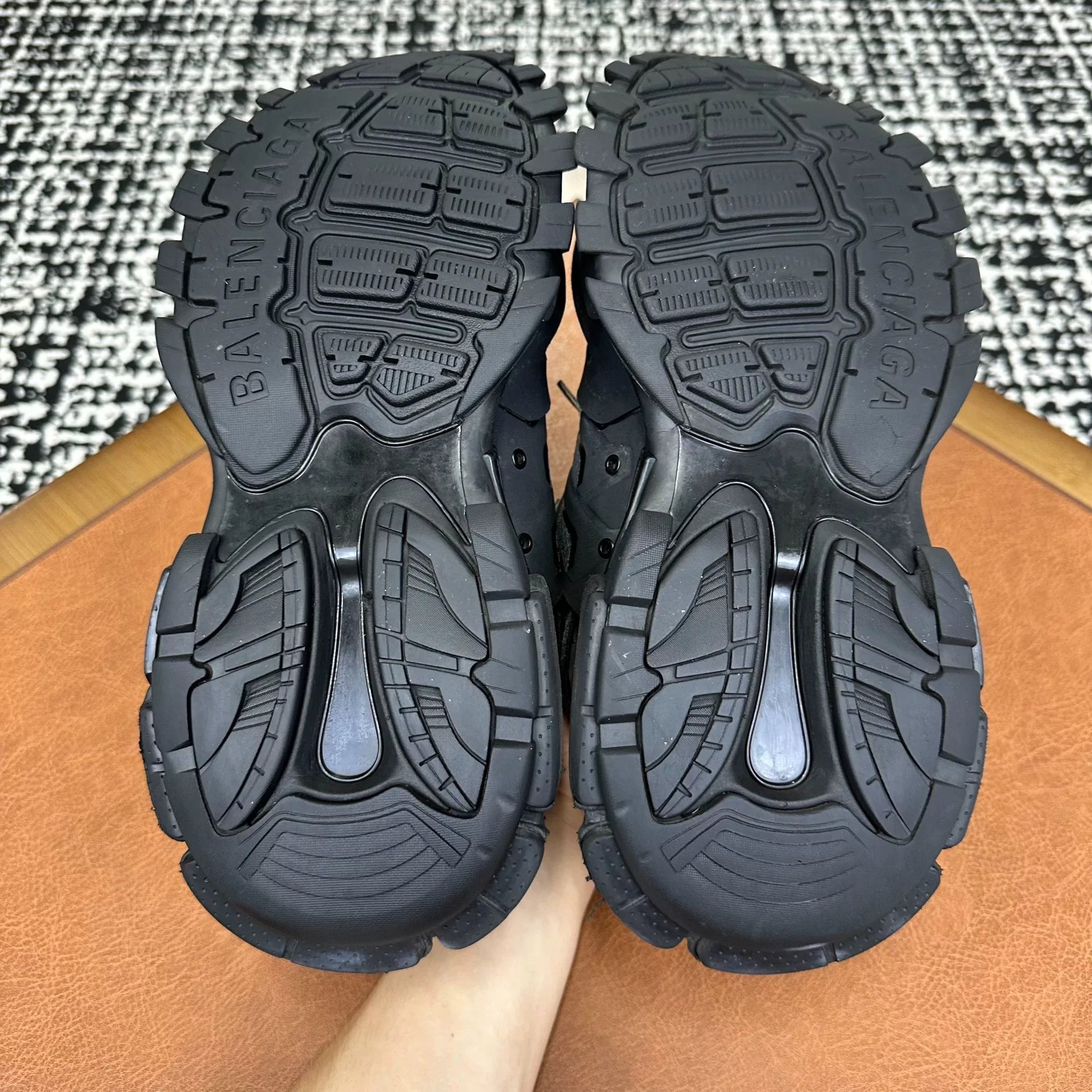 Balenciaga Balenciaga Black Lowtop Sneakers 10 Men Size US 10 / EU 43 - 7 Thumbnail